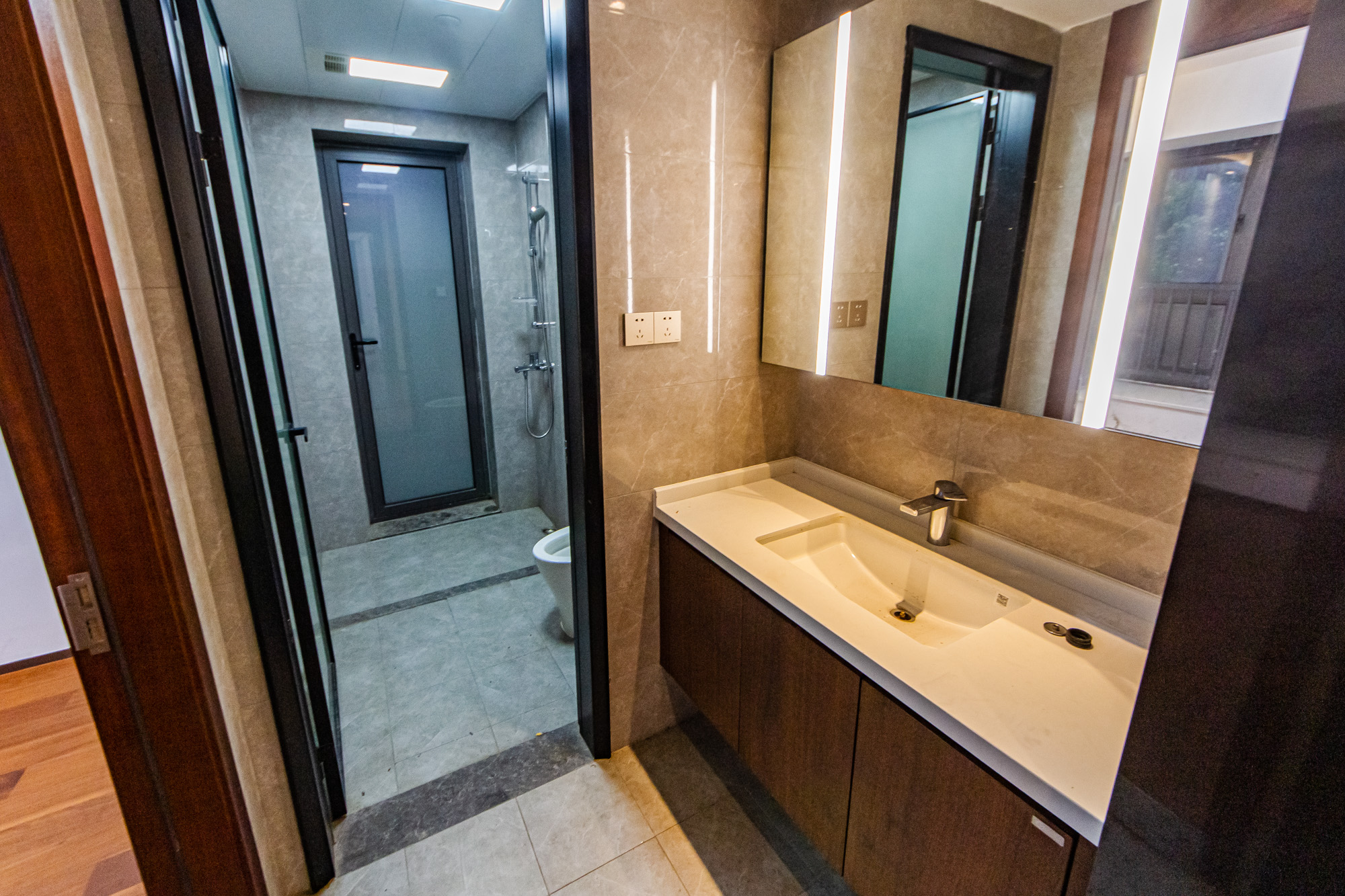 北辰瀚江府  3室2厅1卫    220.0万卫生间