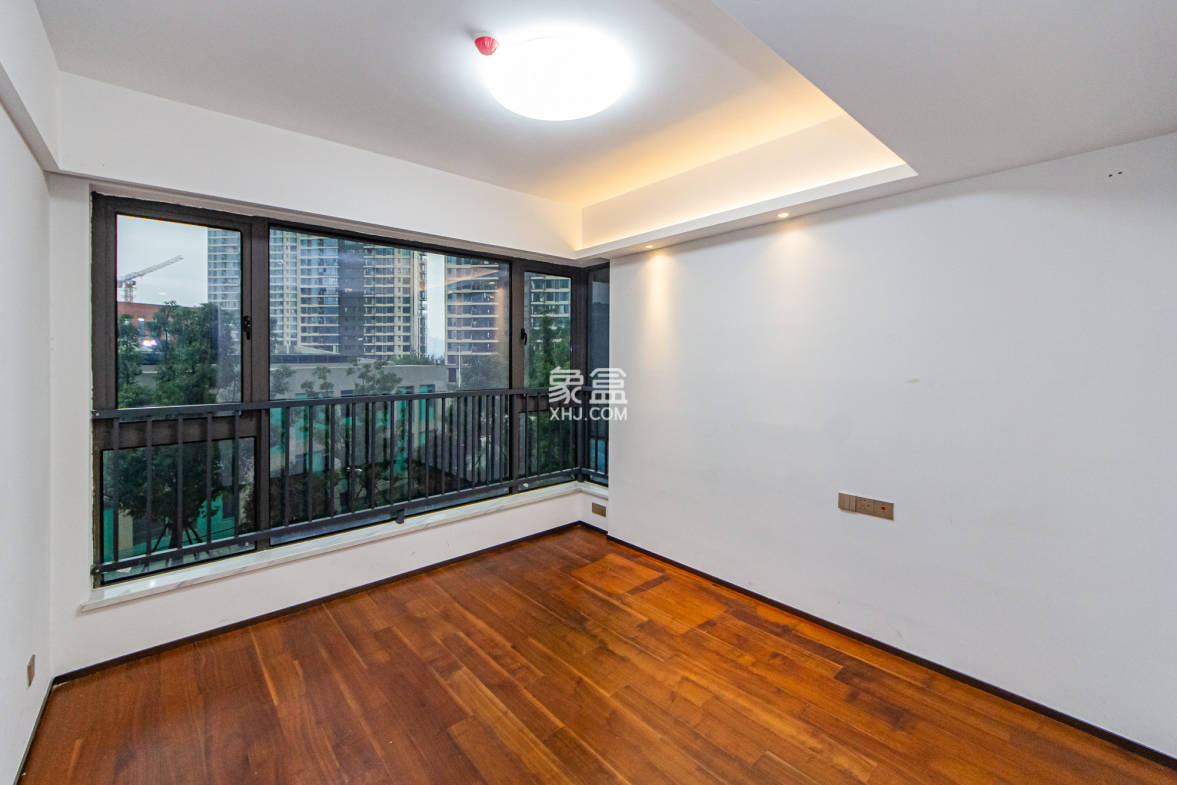 北辰瀚江府 3室2厅1卫 220.0万 北辰瀚江府 3室2厅1卫 220.0万卧室