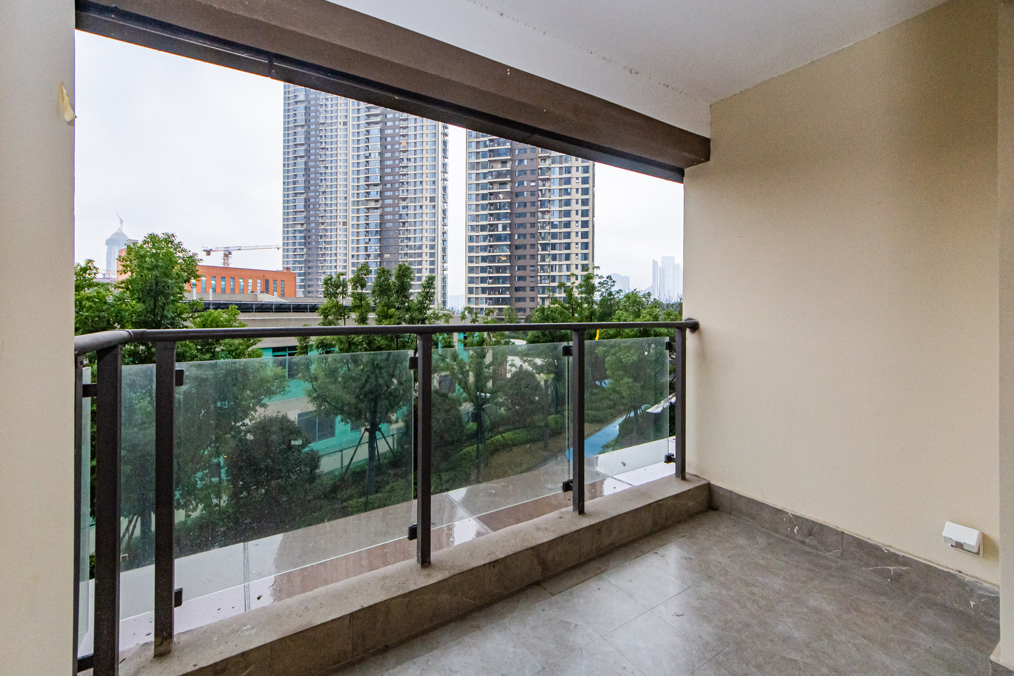 北辰瀚江府  3室2厅1卫    220.0万阳台