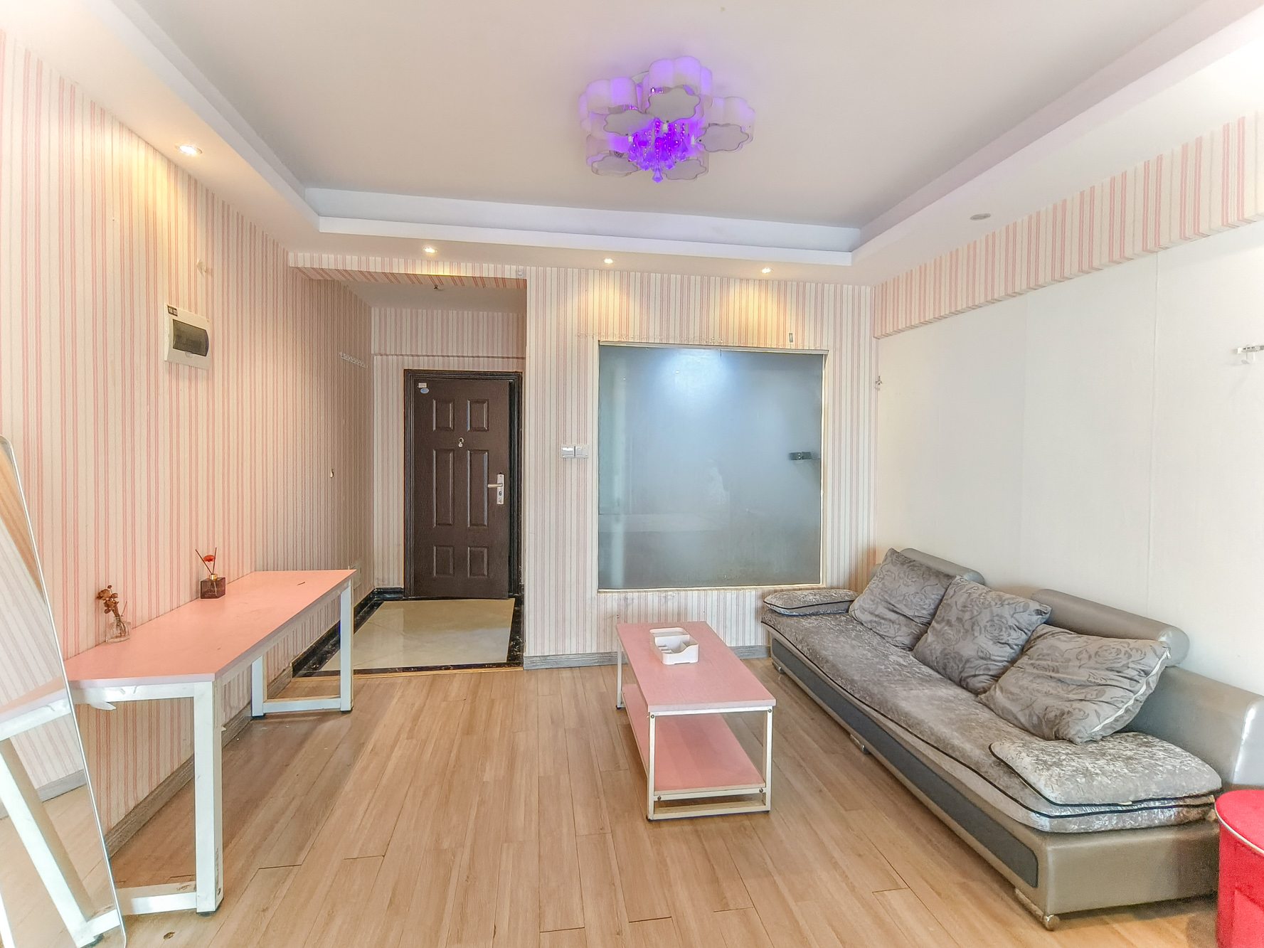 山水湾  1室1厅1卫    31.8万 山水湾  1室1厅1卫    31.8万客厅