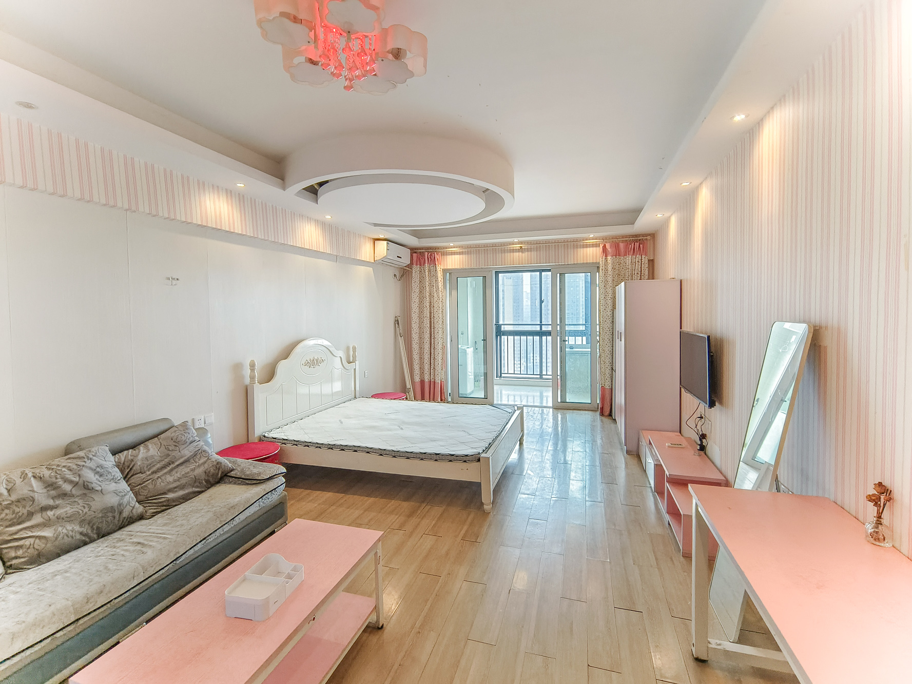 山水湾  1室1厅1卫    31.8万 山水湾  1室1厅1卫    31.8万客厅