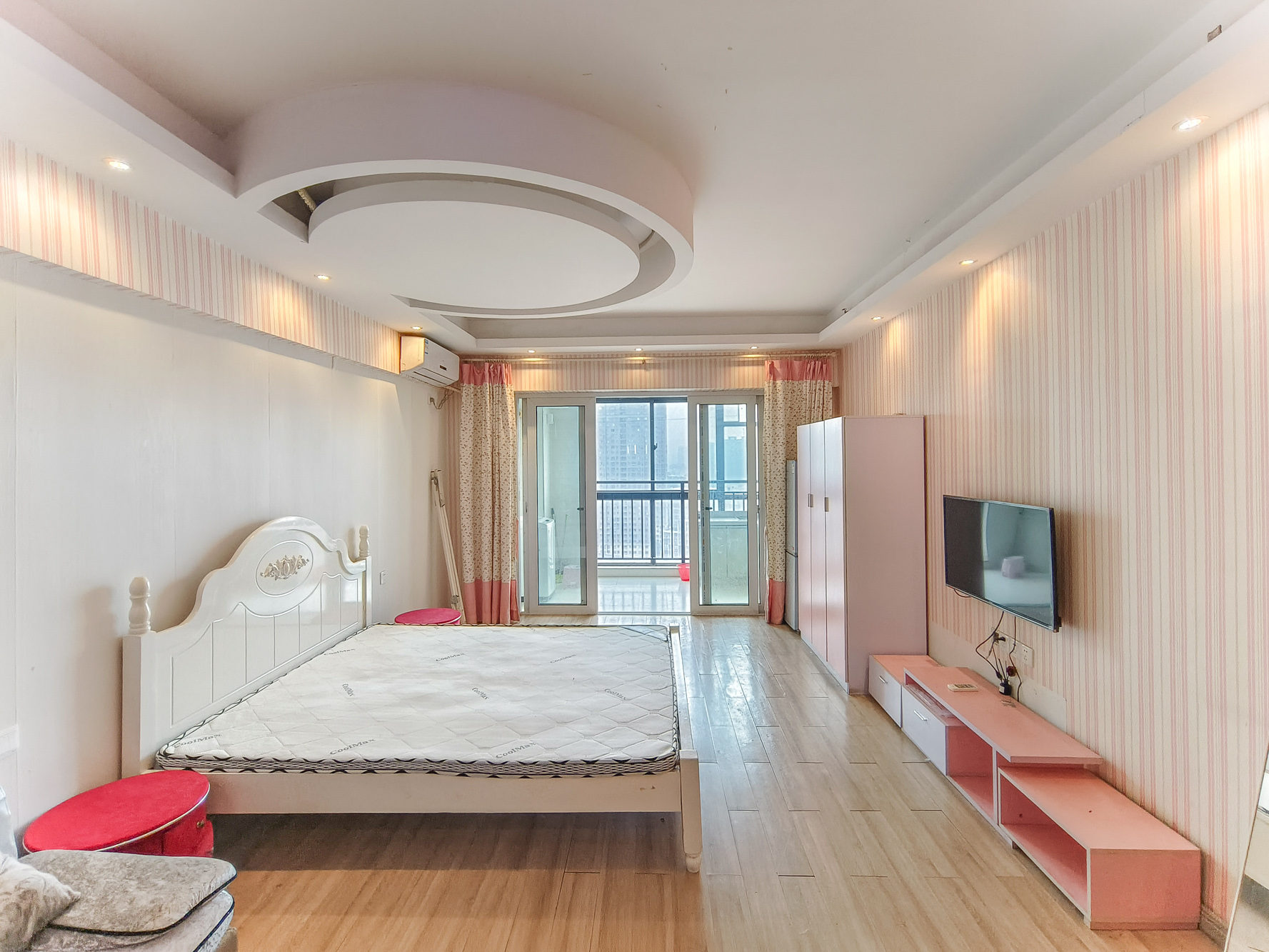 山水湾  1室1厅1卫    31.8万 山水湾  1室1厅1卫    31.8万客厅