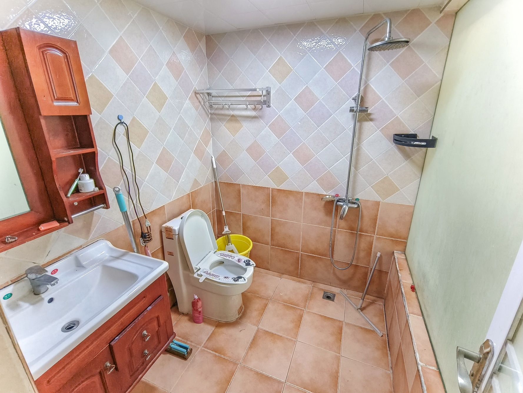 山水湾  1室1厅1卫    31.8万 山水湾  1室1厅1卫    31.8万卫生间