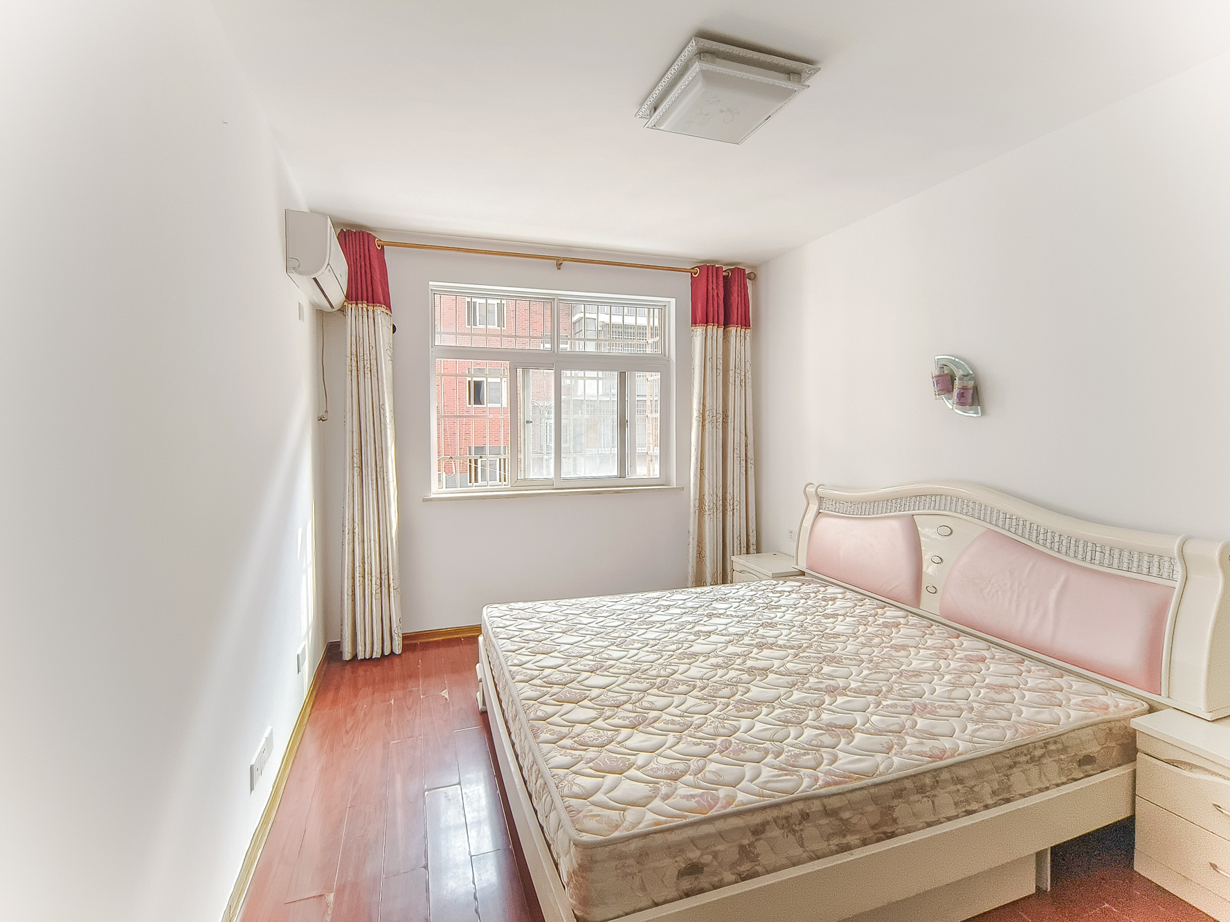 湘瑞家园 2室2厅1卫 48.0万 湘瑞家园 2室2厅1卫 48.0万卧室