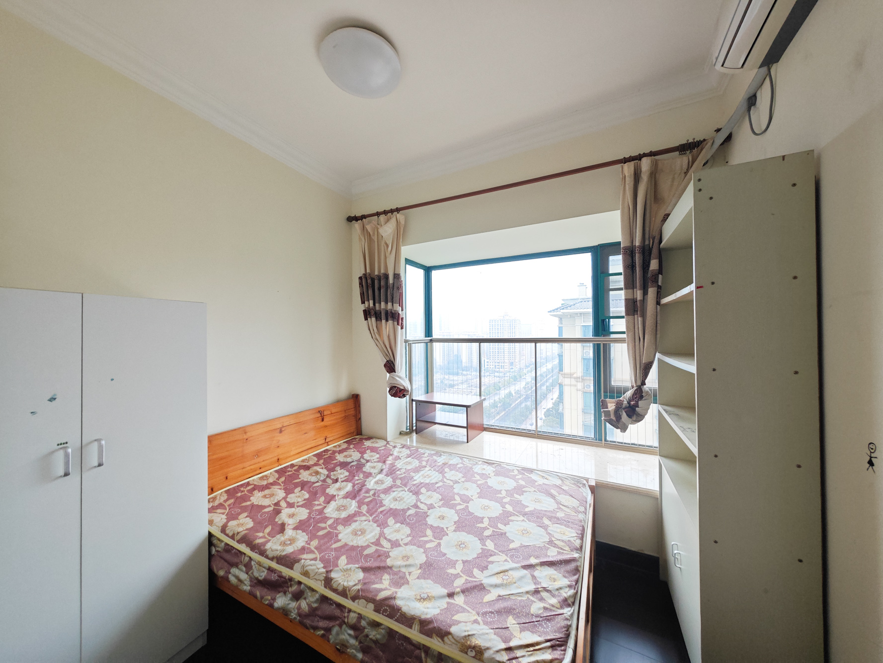 恒大城 3室2厅1卫 69.0万 恒大城 3室2厅1卫 69.0万卧室