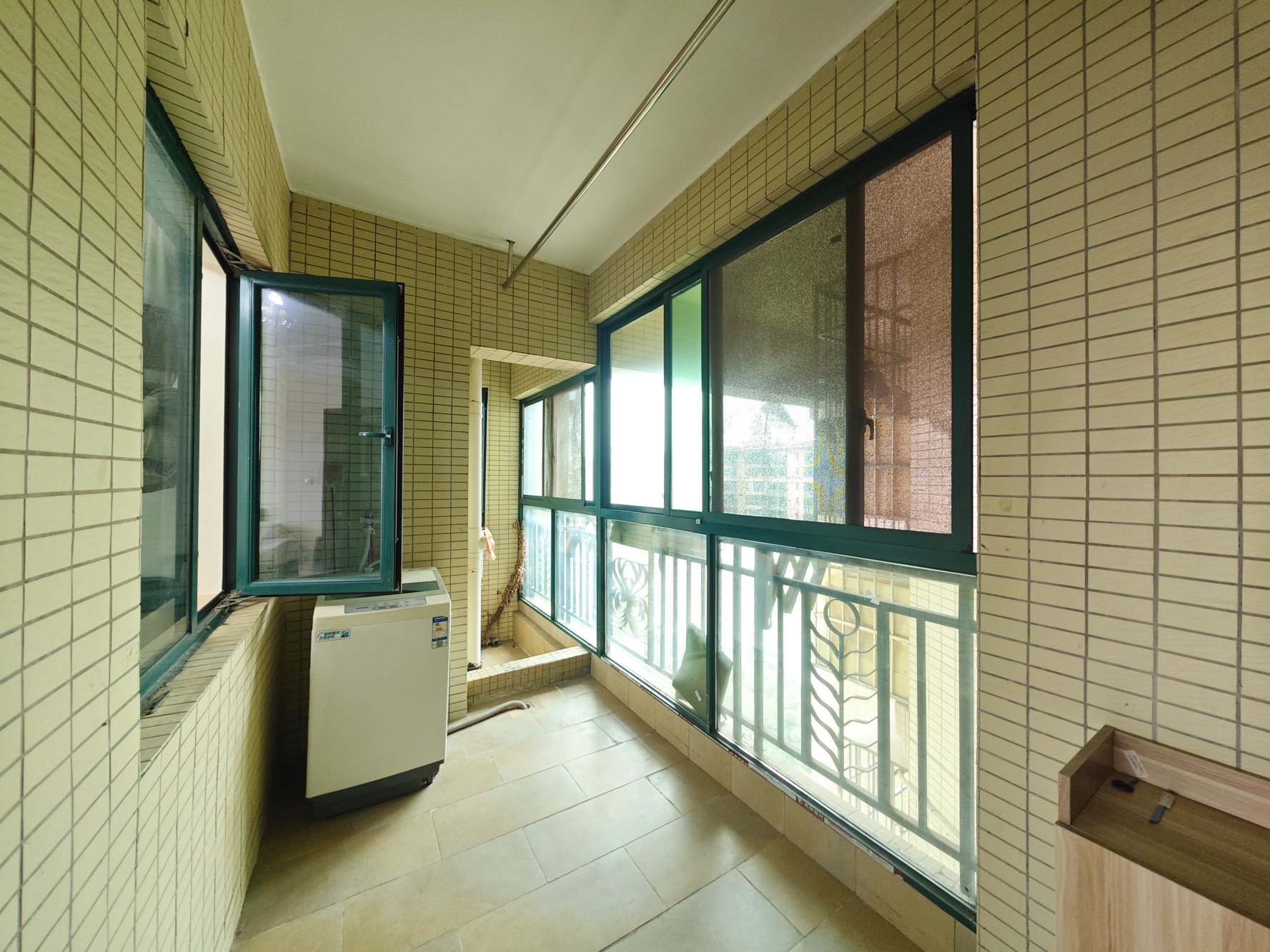 恒大城 3室2厅1卫 69.0万 恒大城 3室2厅1卫 69.0万阳台