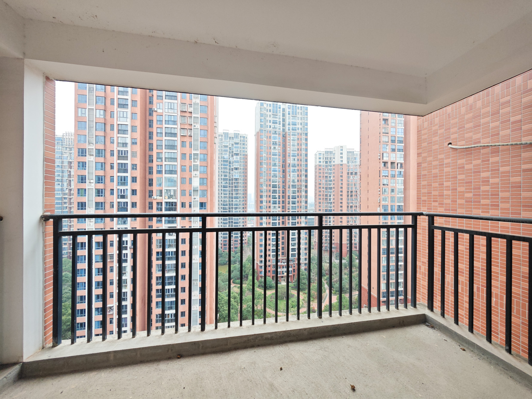 恒生碧水龙庭  3室2厅2卫    88.0万 恒生碧水龙庭  3室2厅2卫    88.0万阳台