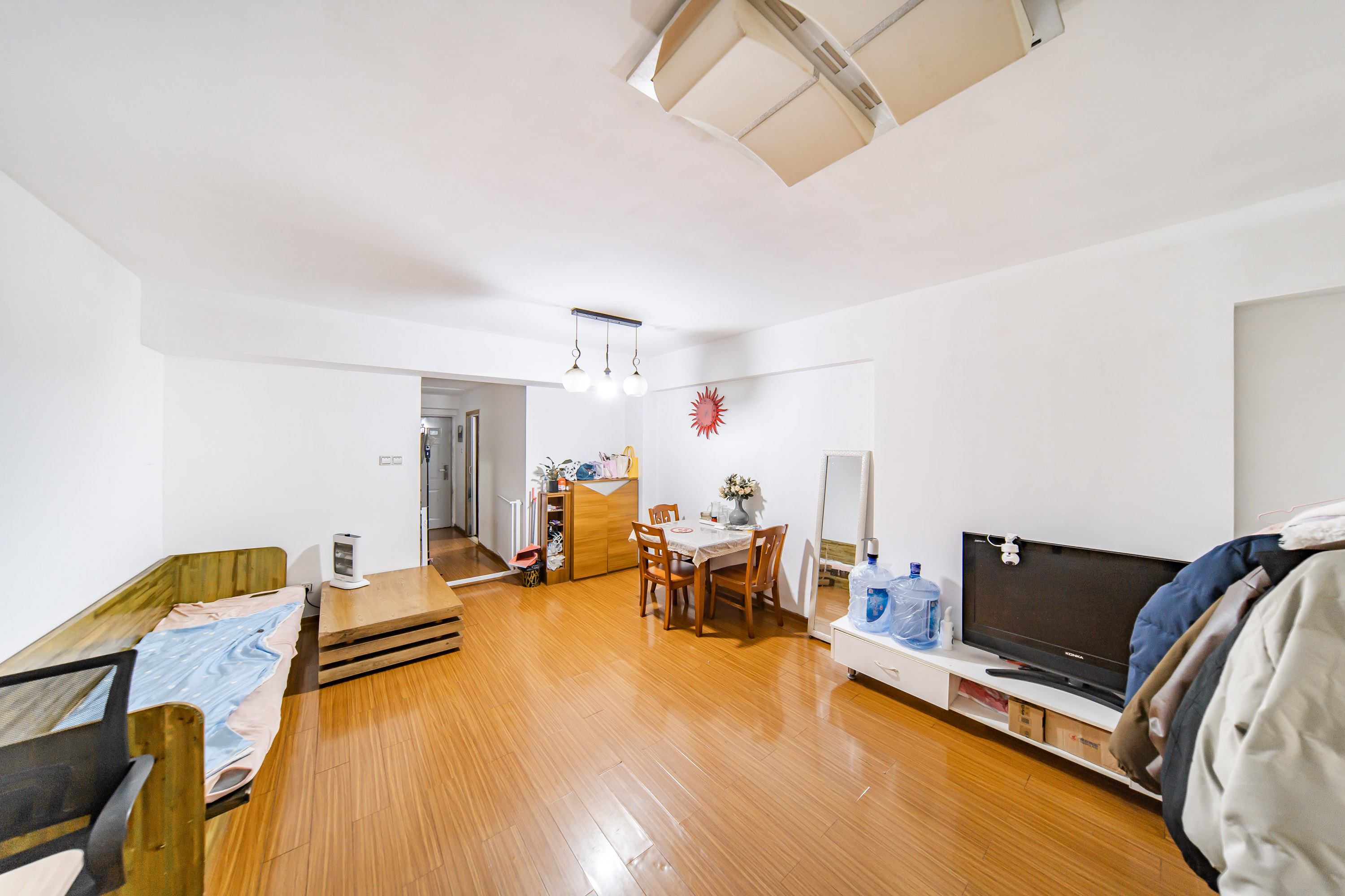 阳光100二期  1室1厅1卫    38.8万 阳光100二期  1室1厅1卫    38.8万客厅