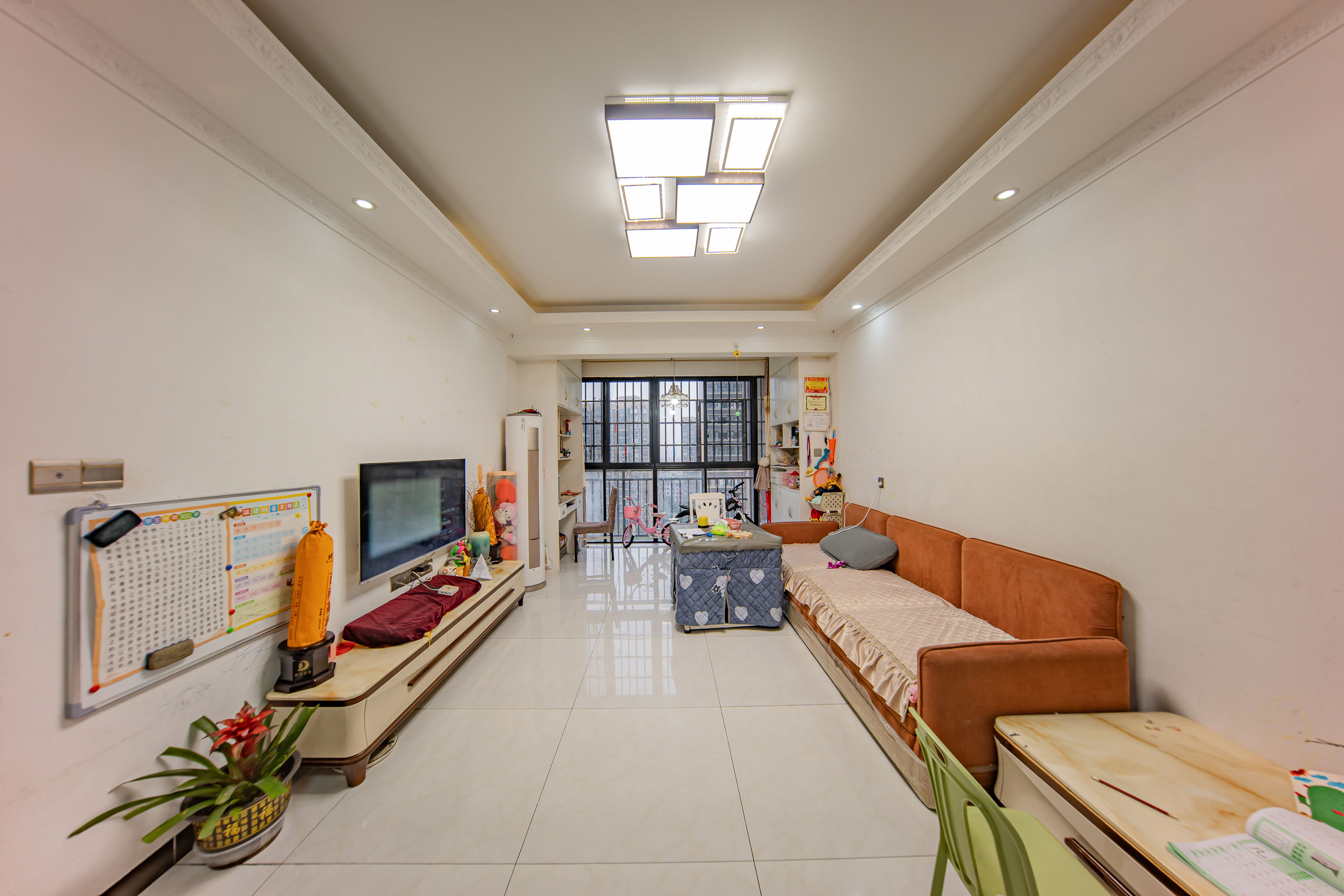 金鼎公园尚  2室2厅1卫    62.8万 金鼎公园尚  2室2厅1卫    62.8万客厅