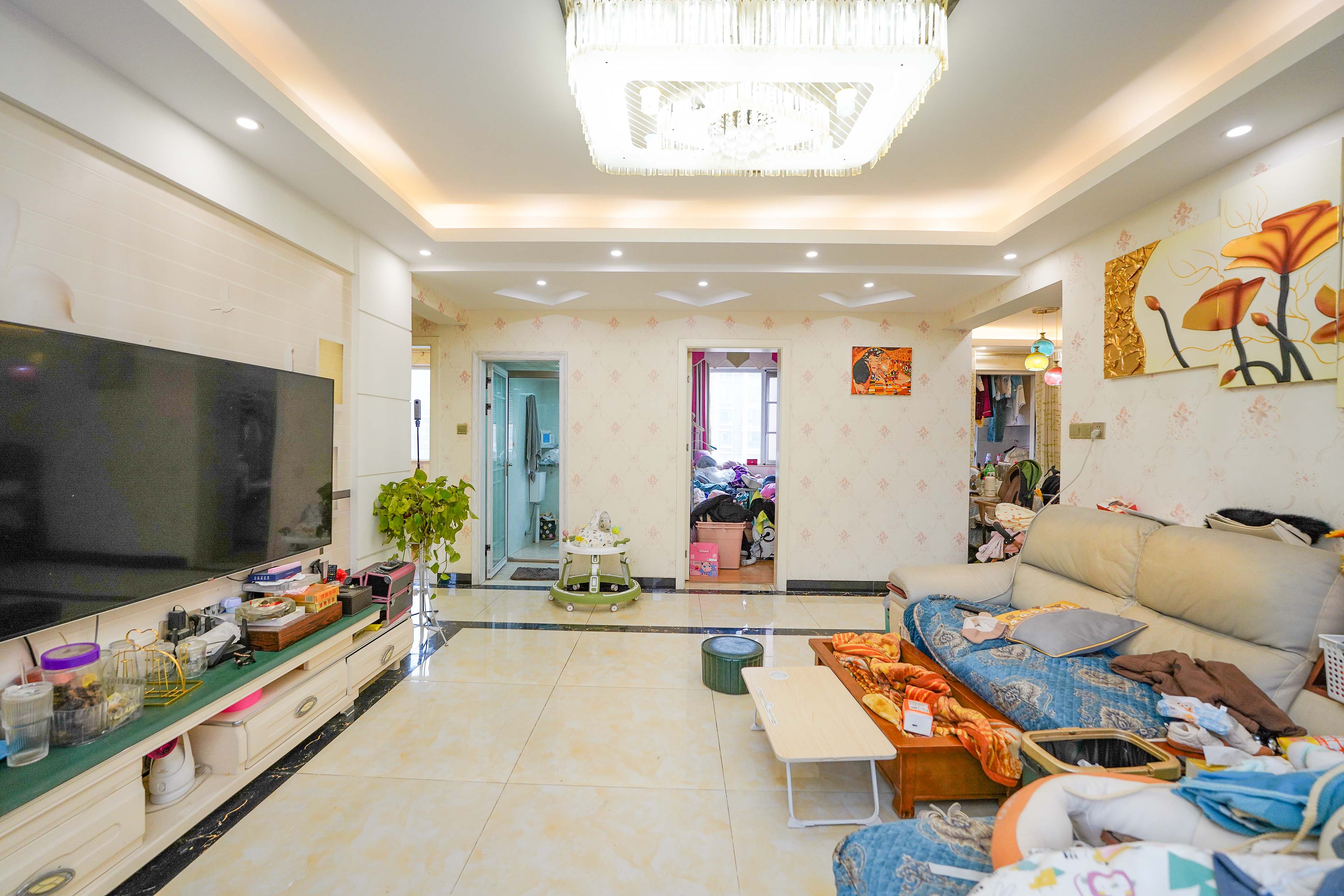 丽发新城  3室2厅1卫    79.8万客厅