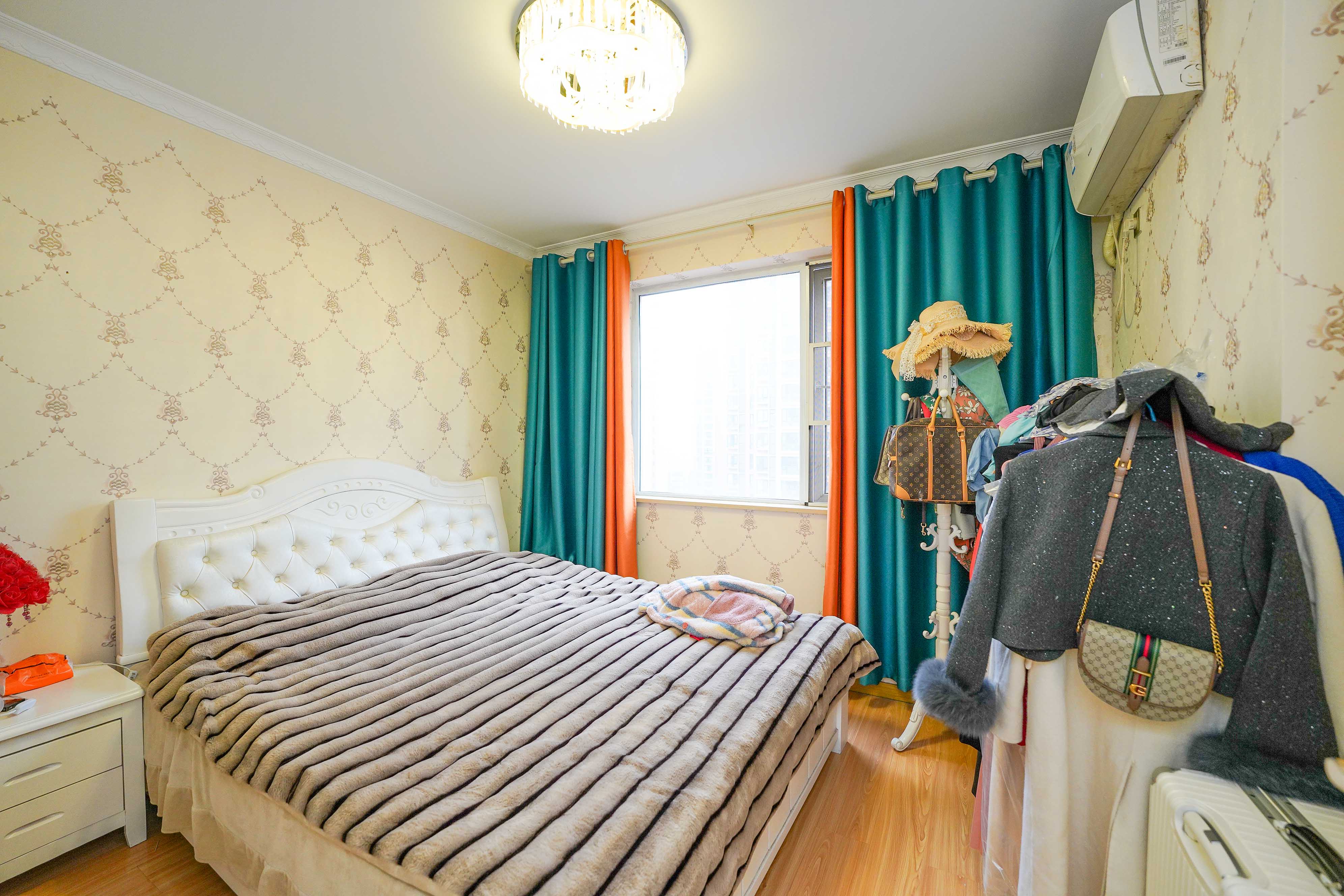 丽发新城  3室2厅1卫    79.8万卧室