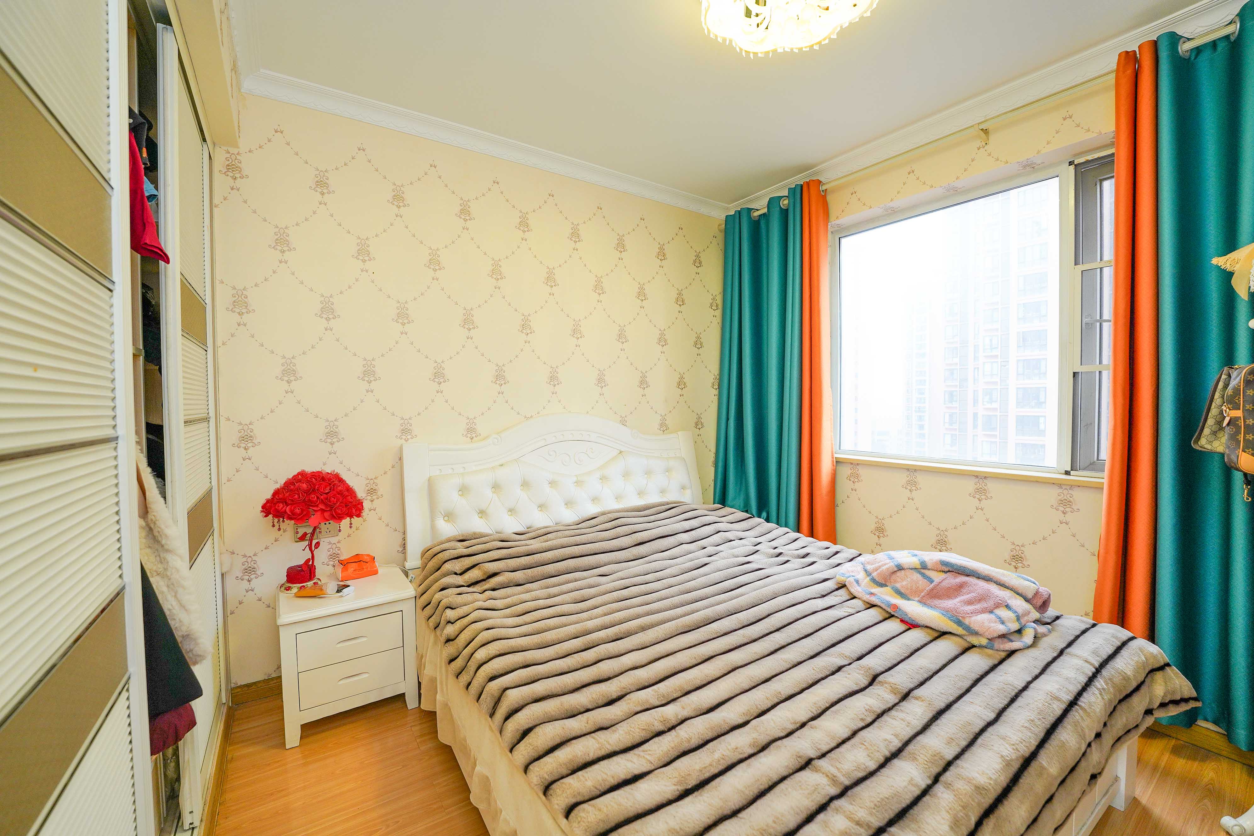 丽发新城  3室2厅1卫    79.8万卧室