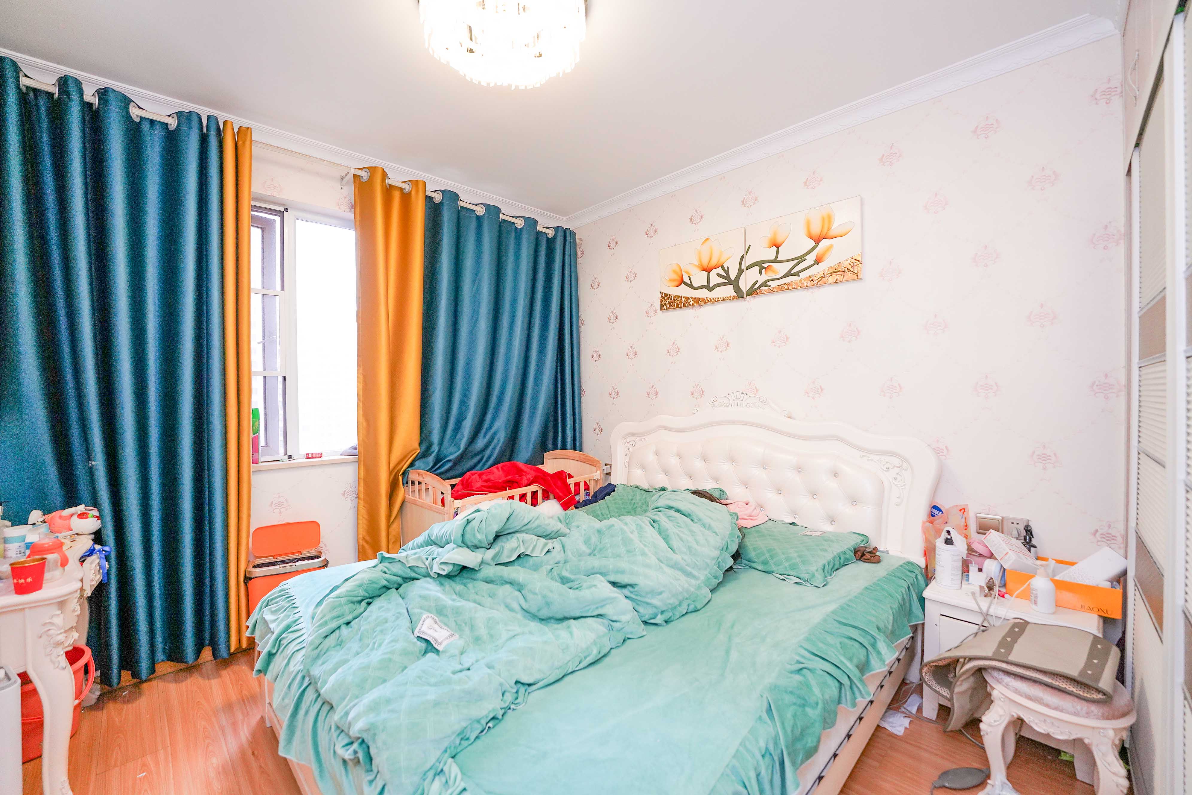 丽发新城  3室2厅1卫    79.8万卧室