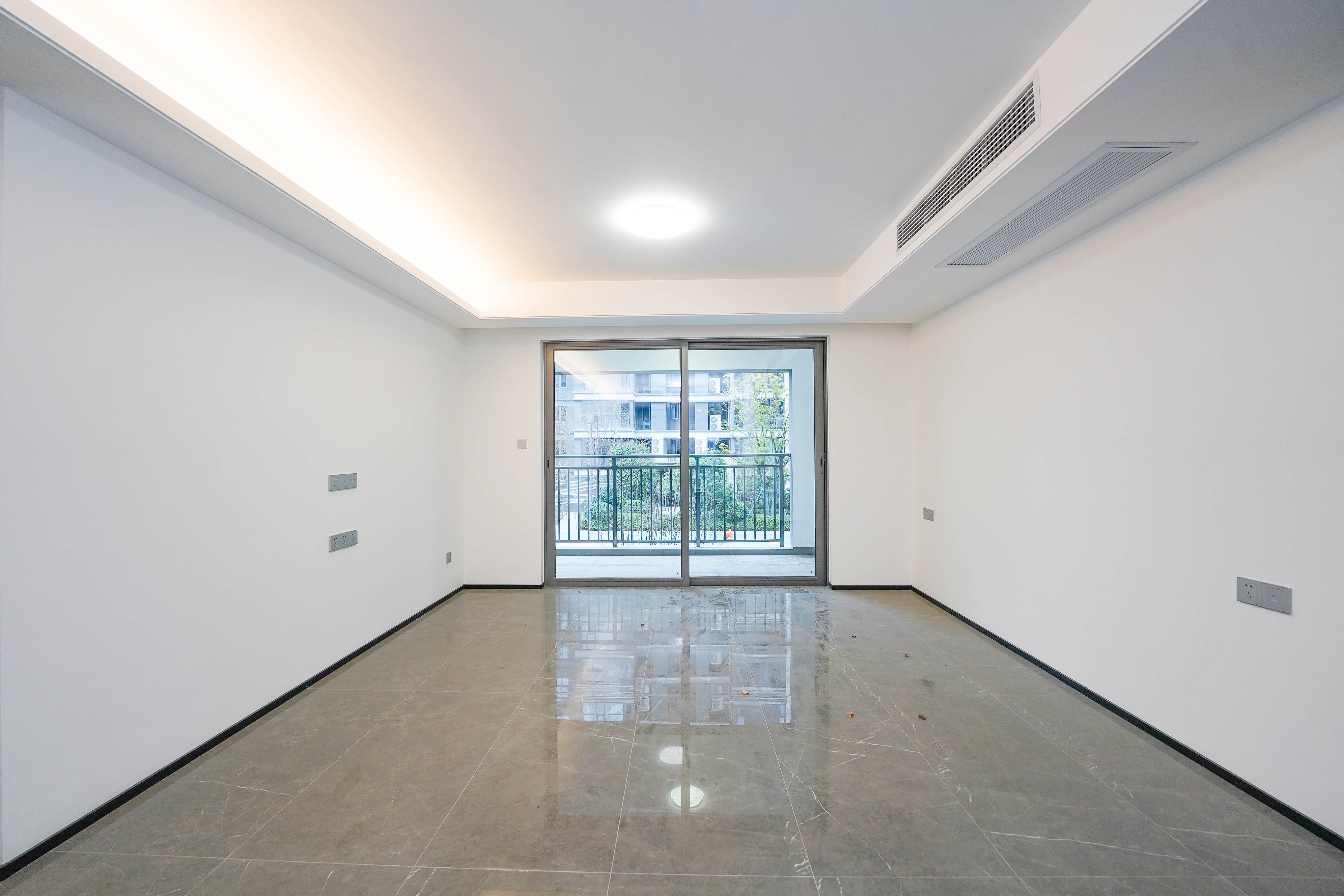 中海寰宇天下 5室2厅2卫 158.8万 中海寰宇天下 5室2厅2卫 158.8万客厅