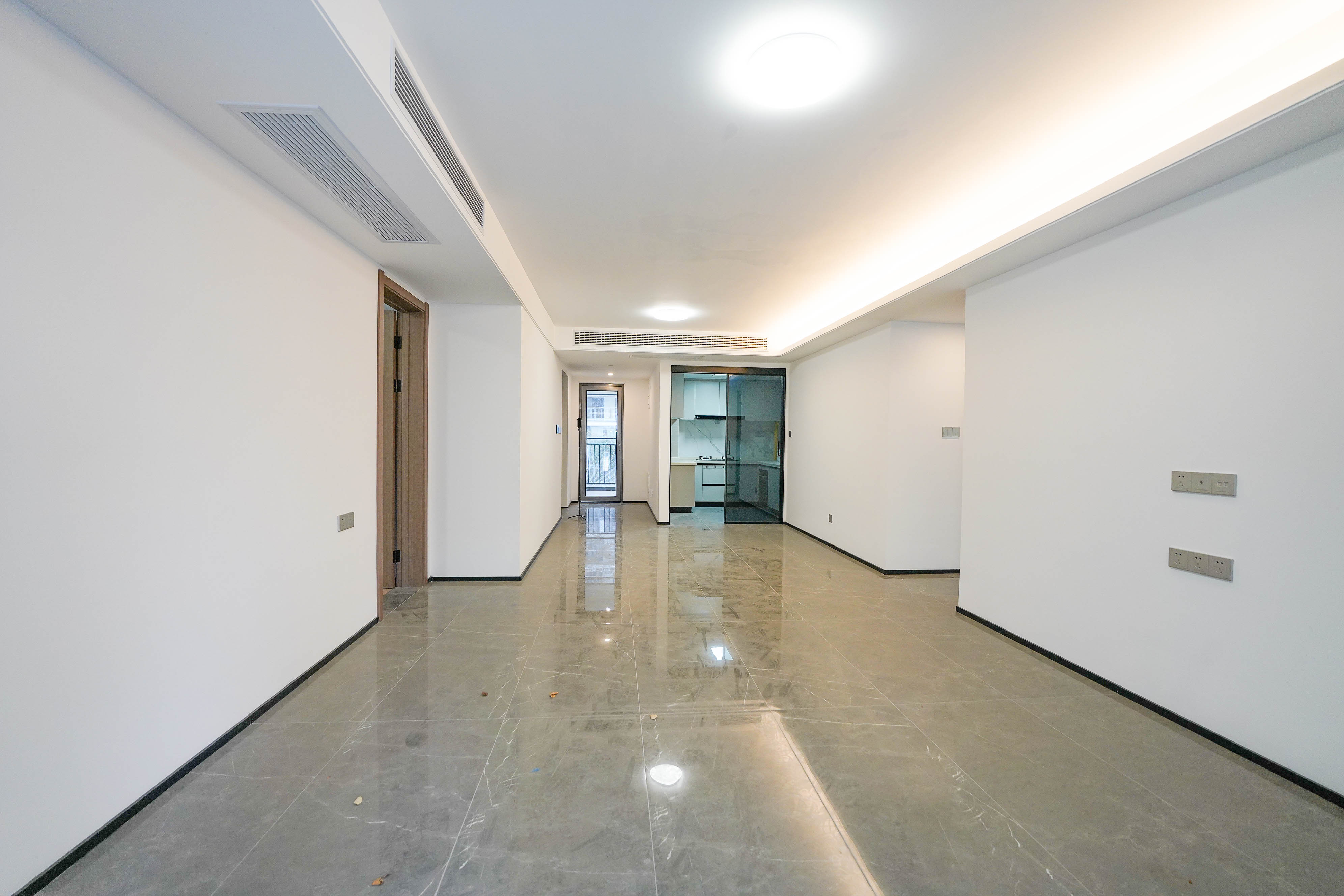 中海寰宇天下 5室2厅2卫 158.8万 中海寰宇天下 5室2厅2卫 158.8万客厅