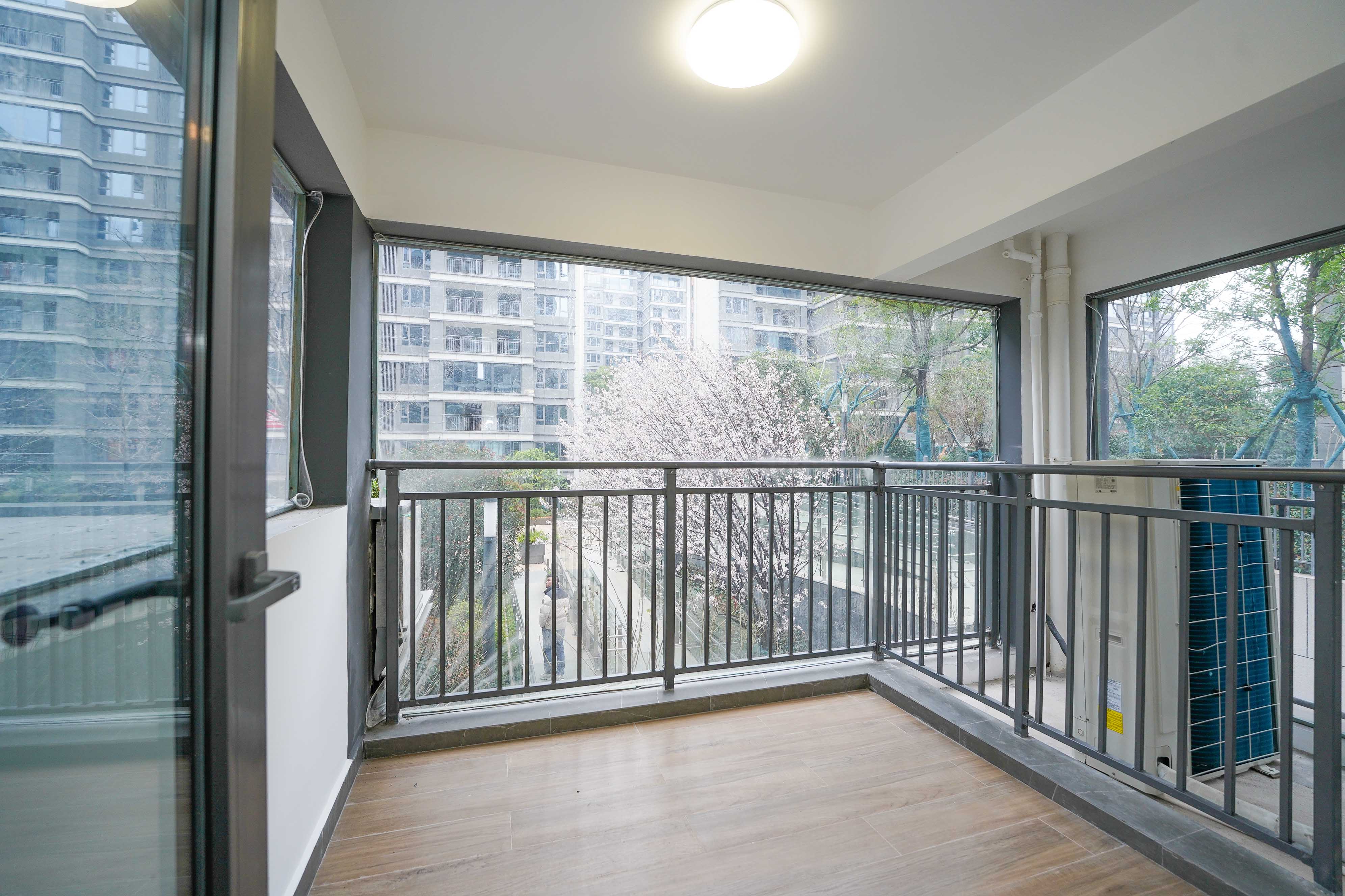 中海寰宇天下 5室2厅2卫 158.8万 中海寰宇天下 5室2厅2卫 158.8万卧室