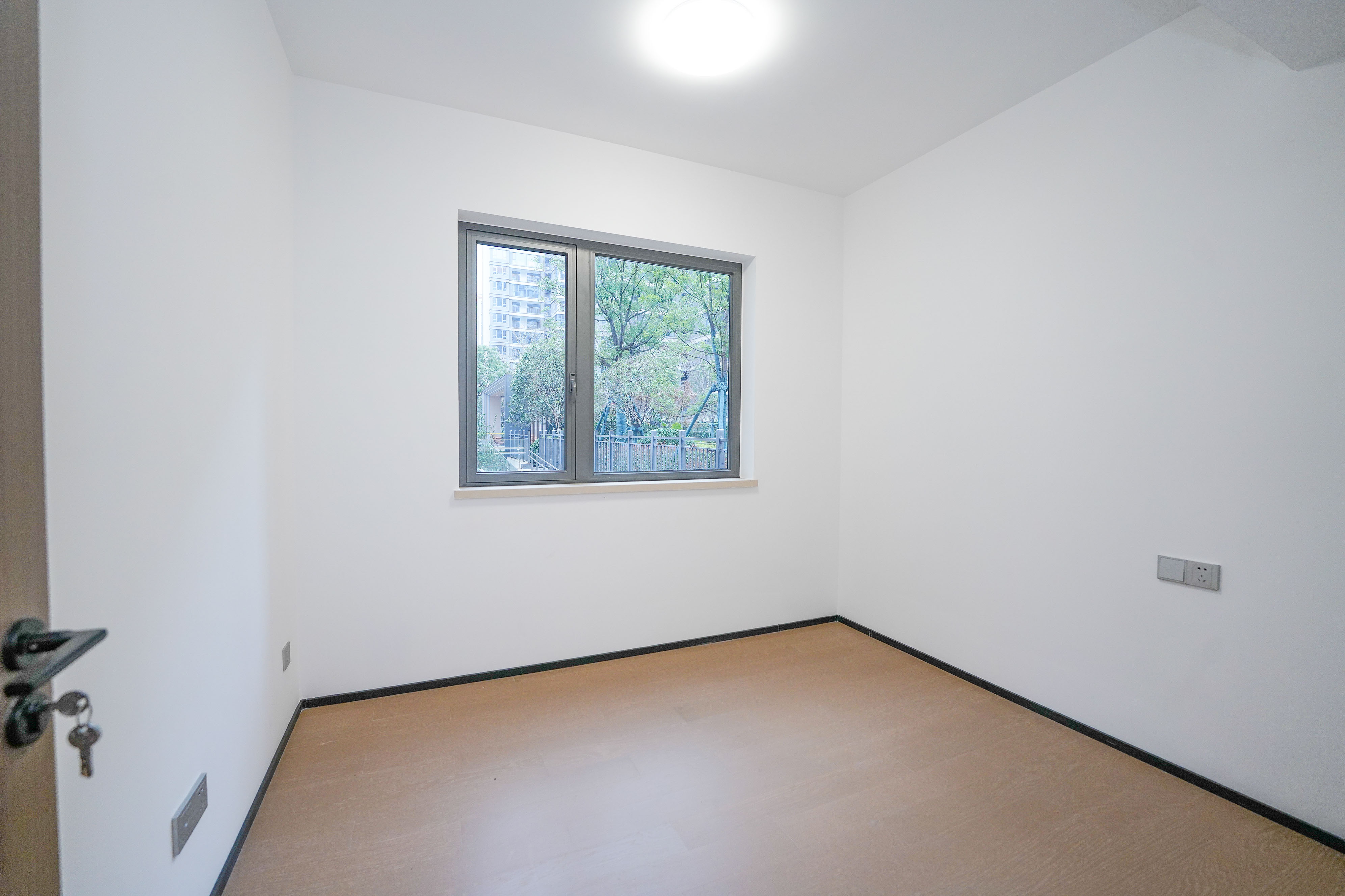 中海寰宇天下 5室2厅2卫 158.8万 中海寰宇天下 5室2厅2卫 158.8万卧室