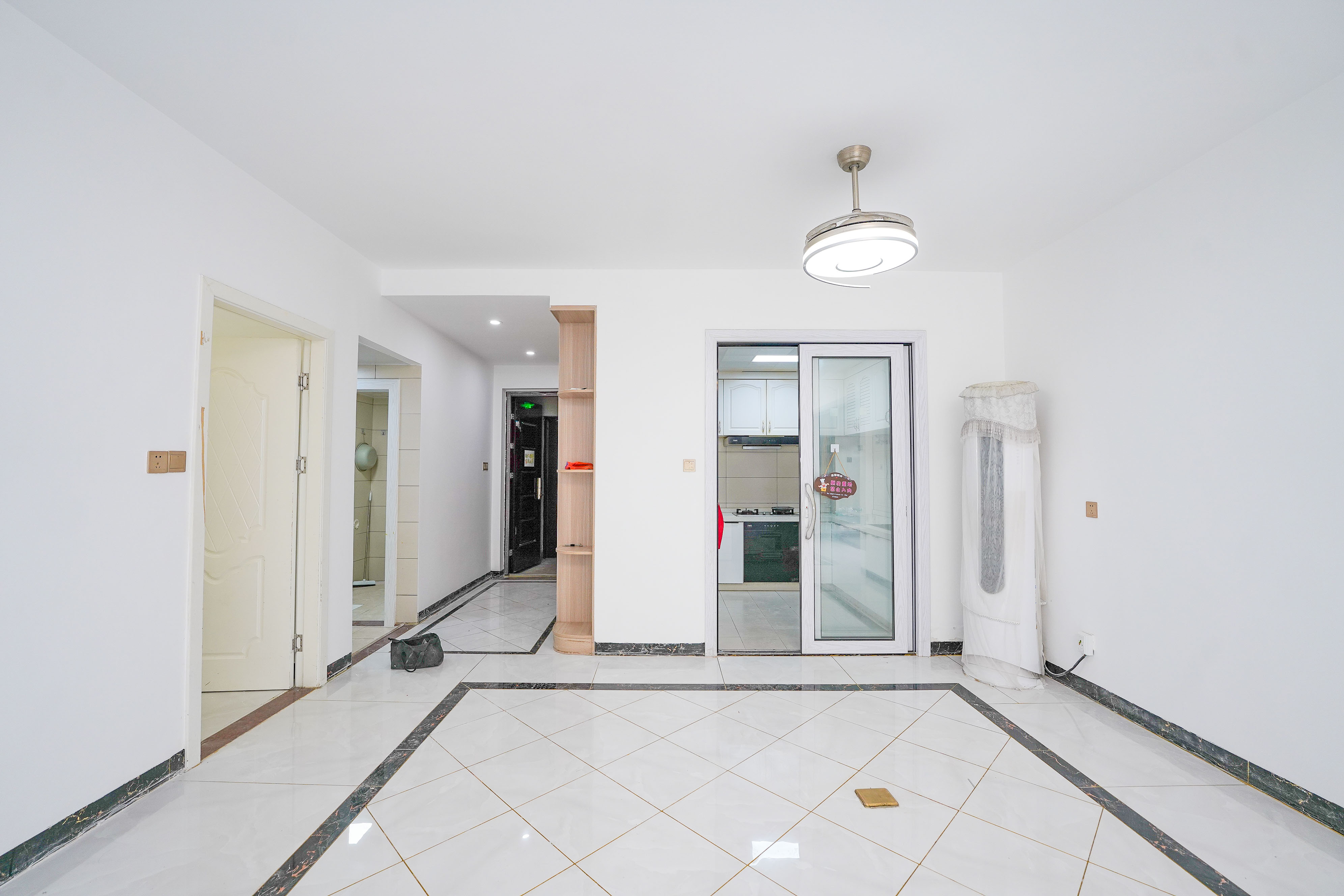 汇金城/嘉华城(二期、三期) 4室2厅2卫 138.0万 汇金城/嘉华城(二期、三期) 4室2厅2卫 138.0万客厅