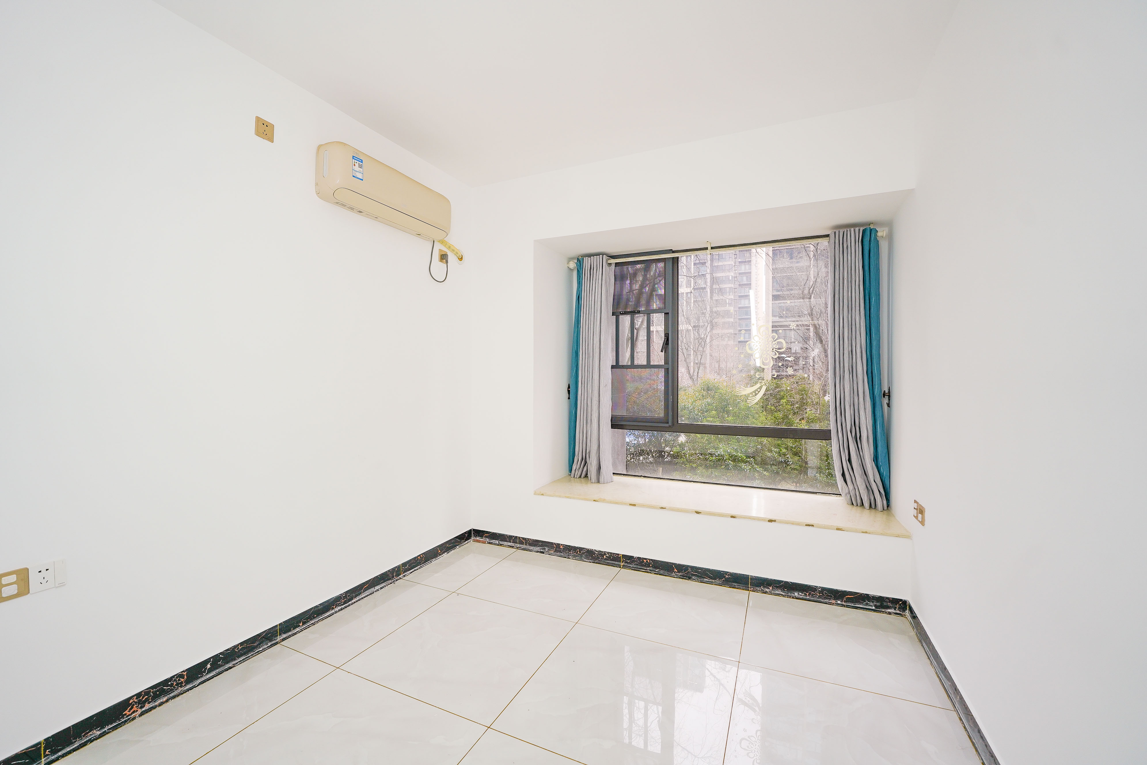 汇金城/嘉华城(二期、三期) 4室2厅2卫 138.0万 汇金城/嘉华城(二期、三期) 4室2厅2卫 138.0万卧室