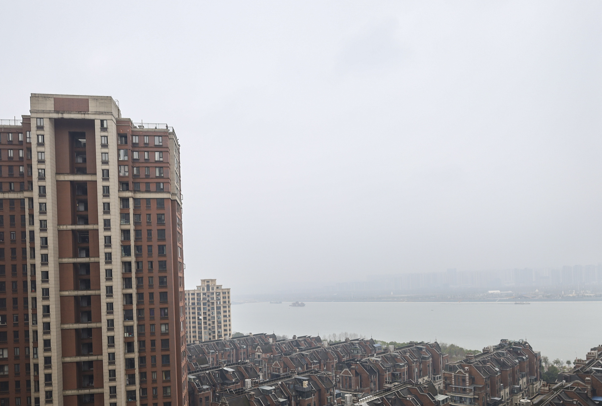 绿地海外滩一期  3室2厅1卫   47.00万其他