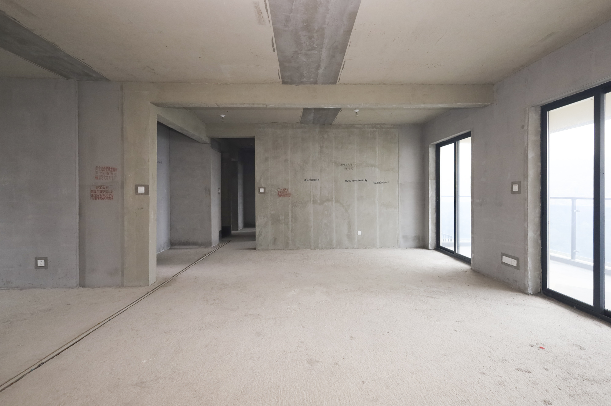 地铁中建江山玖樾  4室2厅2卫   198.00万客厅