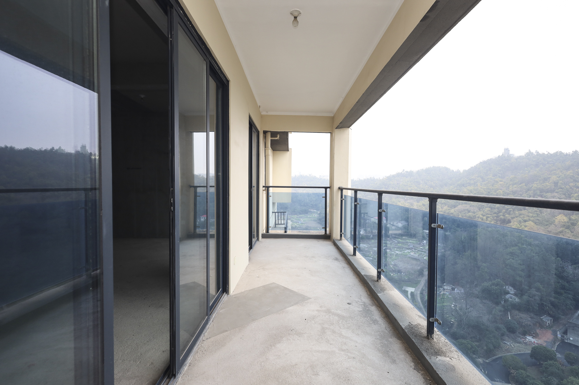地铁中建江山玖樾  4室2厅2卫   198.00万阳台