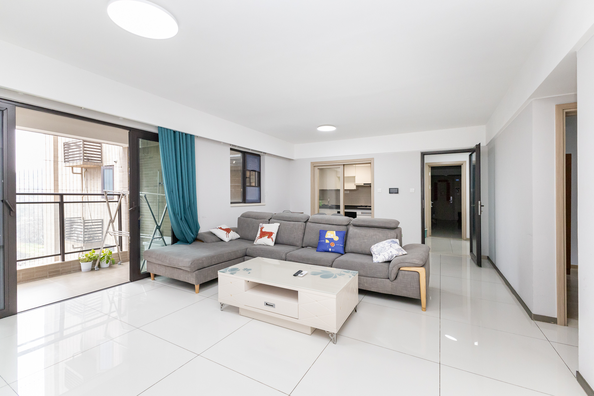 时代倾城五期 3室2厅2卫 89.8万 时代倾城五期 3室2厅2卫 89.8万客厅