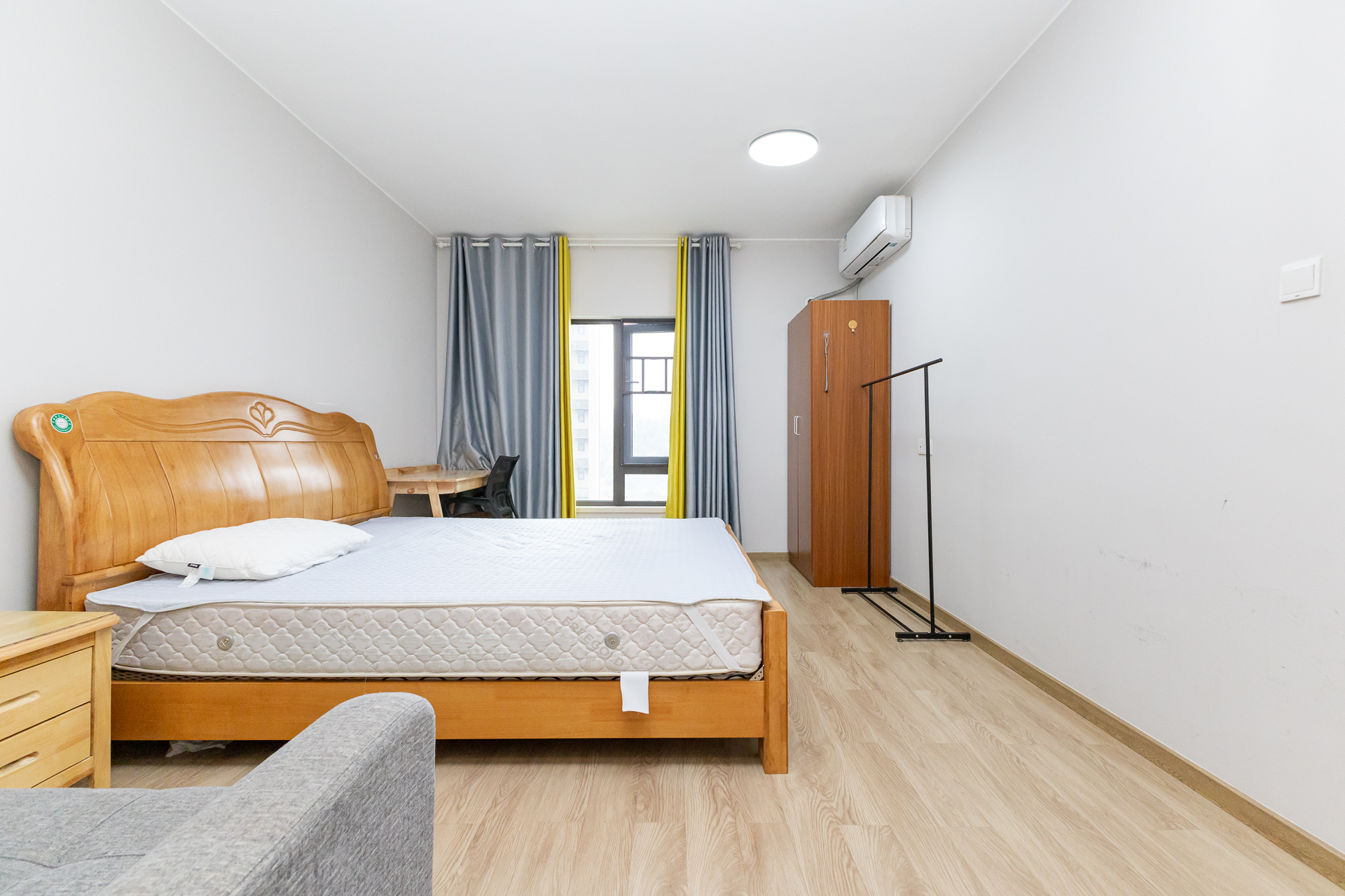 时代倾城五期 3室2厅2卫 89.8万 时代倾城五期 3室2厅2卫 89.8万卧室