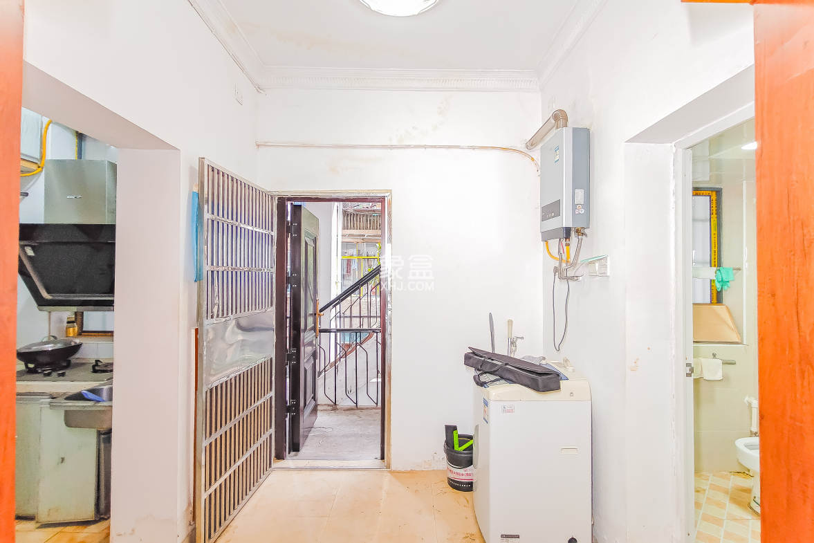 湖南省第六工程公司宿舍(扫把塘)  2室1厅1卫    33.0万 湖南省第六工程公司宿舍(扫把塘)  2室1厅1卫    33.0万客厅