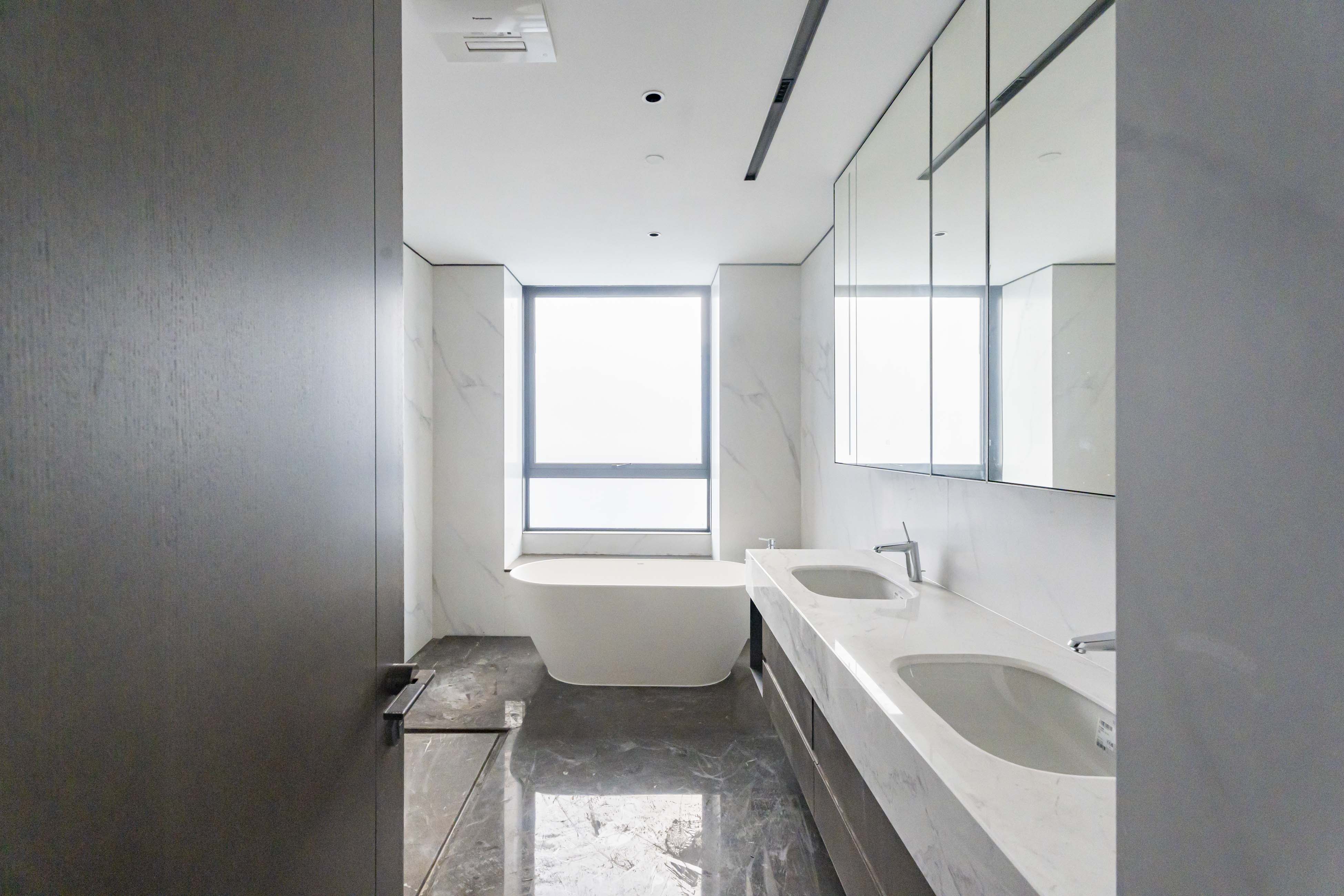 万科瑧湾汇  4室2厅4卫    699.0万 万科瑧湾汇  4室2厅4卫    699.0万卫生间