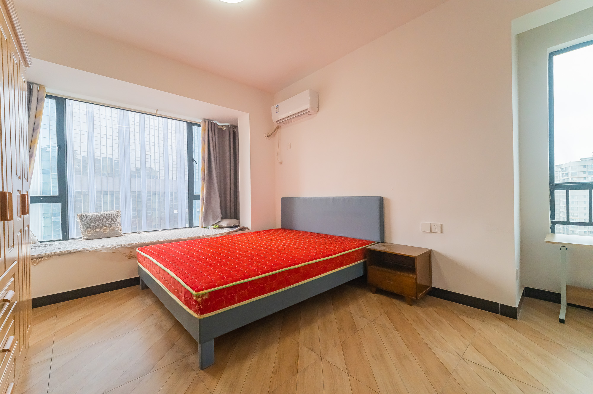 方略城市广场  4室2厅2卫    91.0万 方略城市广场  4室2厅2卫    91.0万卧室