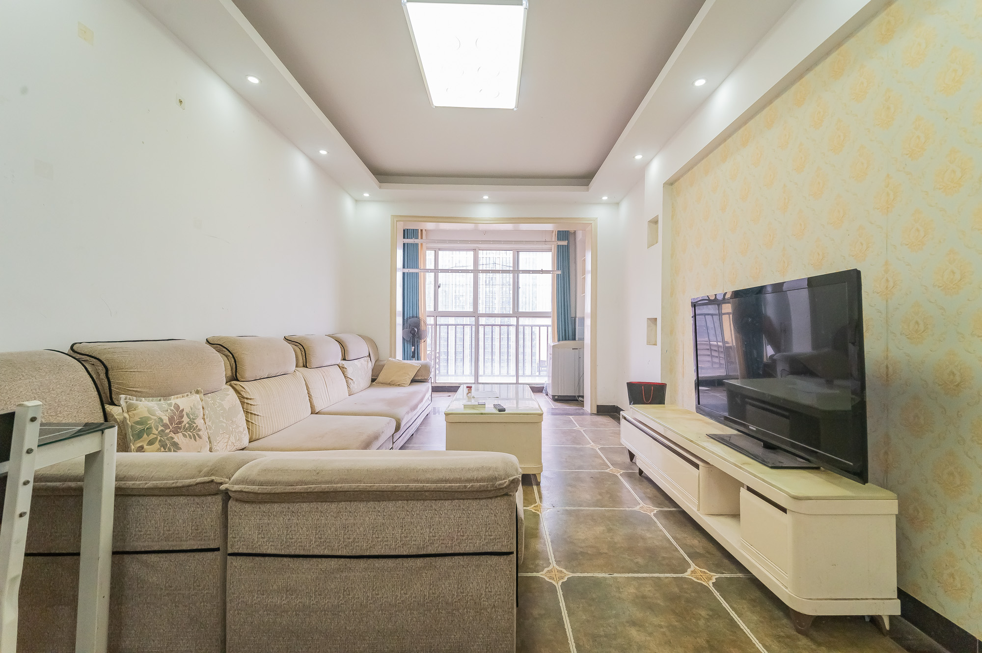 MOMA当代广场 3室2厅1卫 56.38万 MOMA当代广场 3室2厅1卫 56.38万客厅