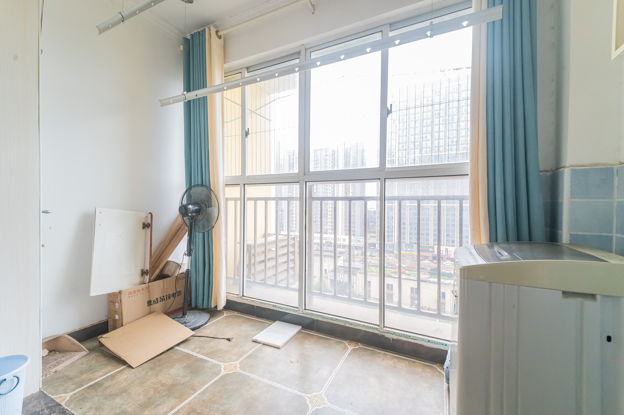 MOMA当代广场 3室2厅1卫 56.38万 MOMA当代广场 3室2厅1卫 56.38万阳台