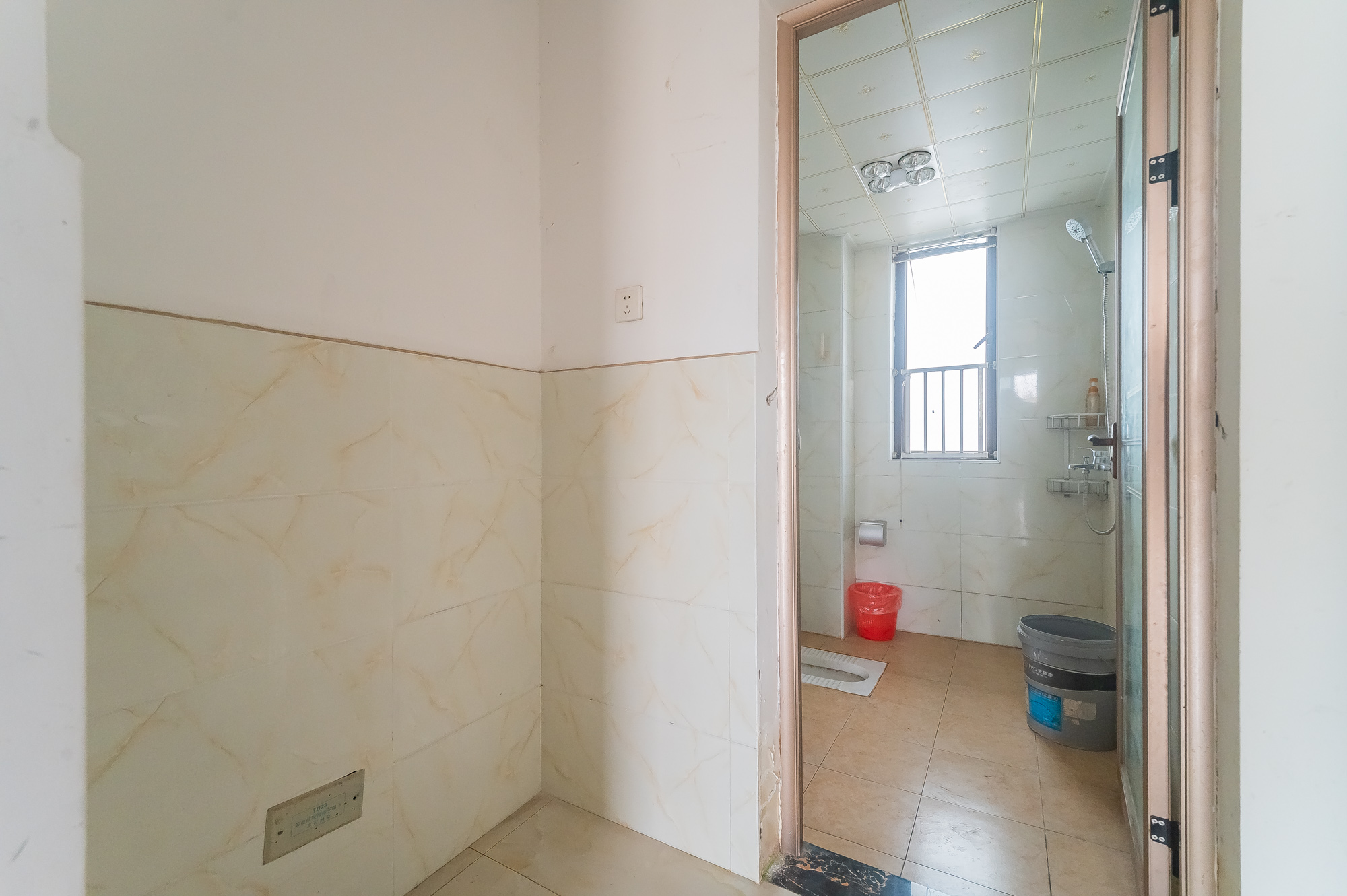 华润置地广场一期 3室2厅2卫 90.0万 华润置地广场一期 3室2厅2卫 90.0万卫生间