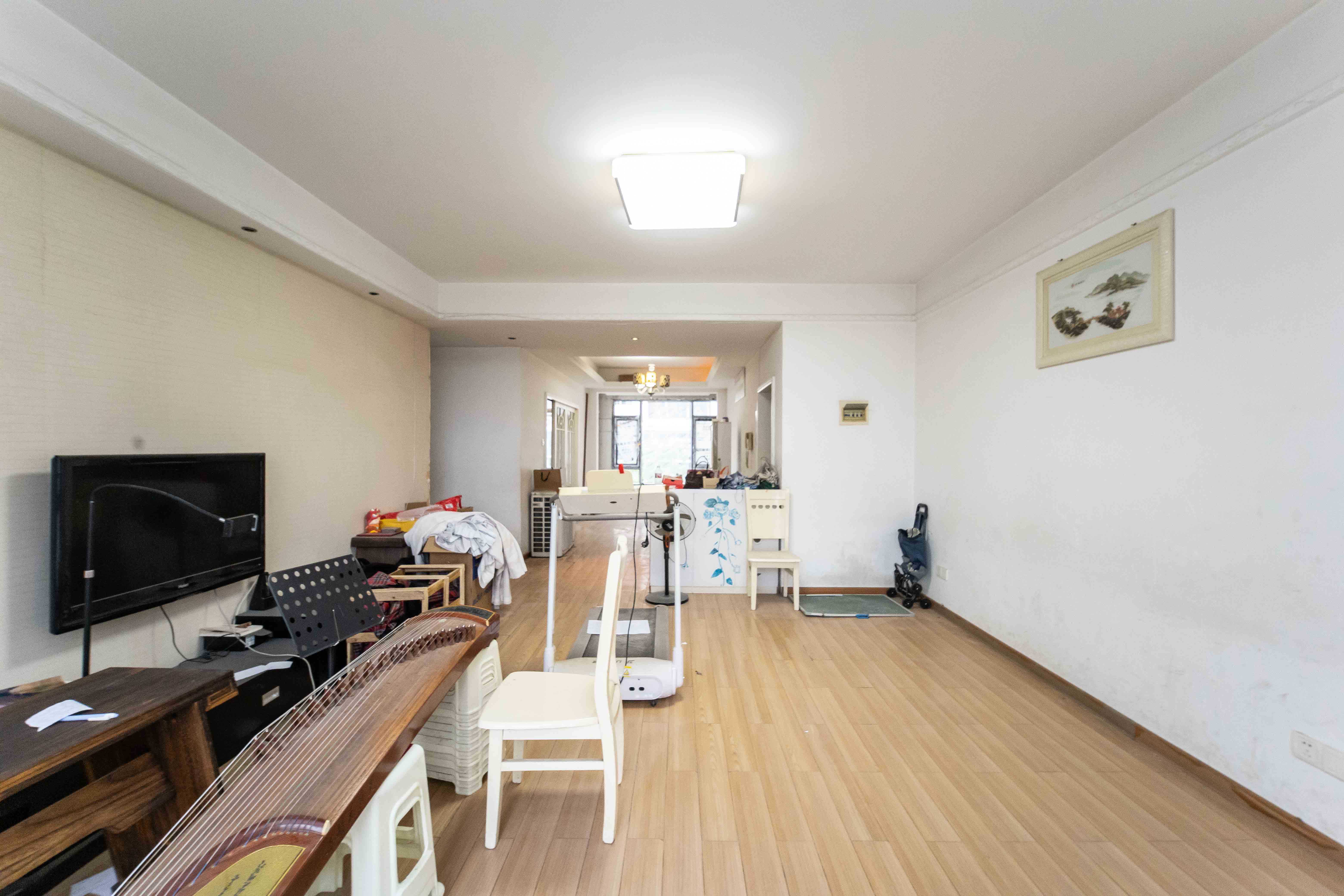惠泽园  3室2厅2卫   120.00万客厅