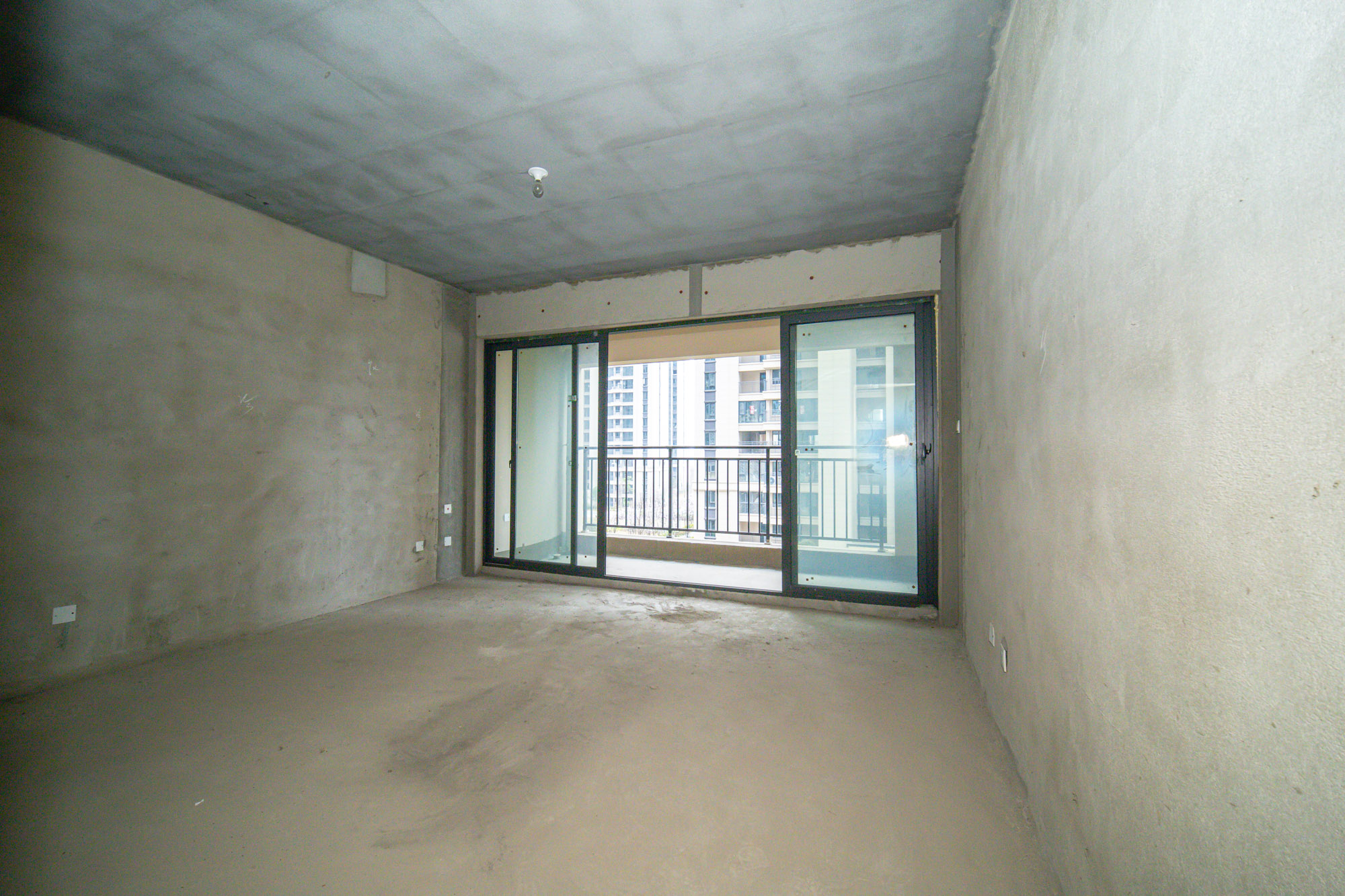 中梁正荣府  4室2厅2卫    110.0万 中梁正荣府  4室2厅2卫    110.0万客厅