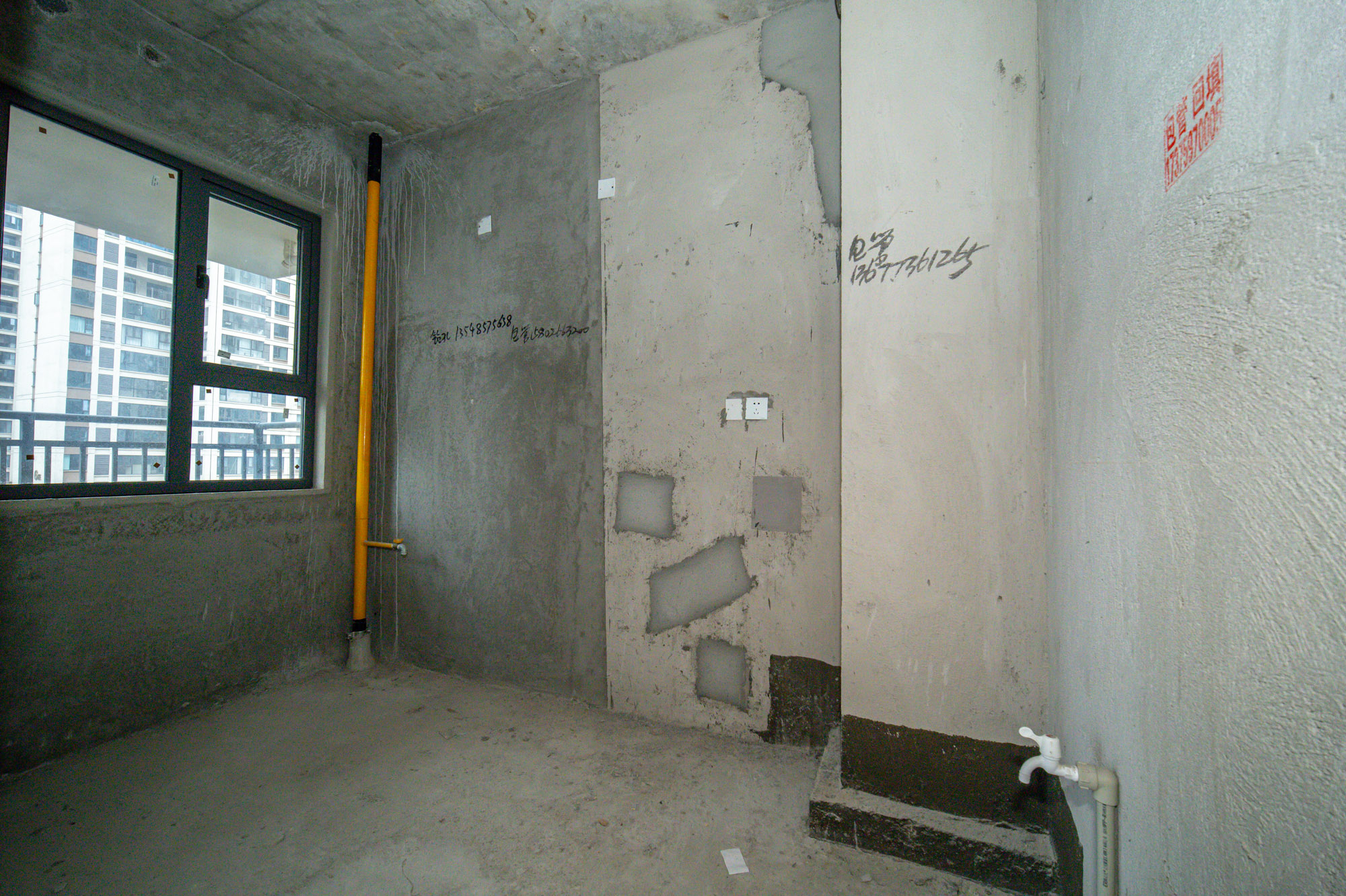 中梁正荣府  4室2厅2卫    110.0万 中梁正荣府  4室2厅2卫    110.0万厨房