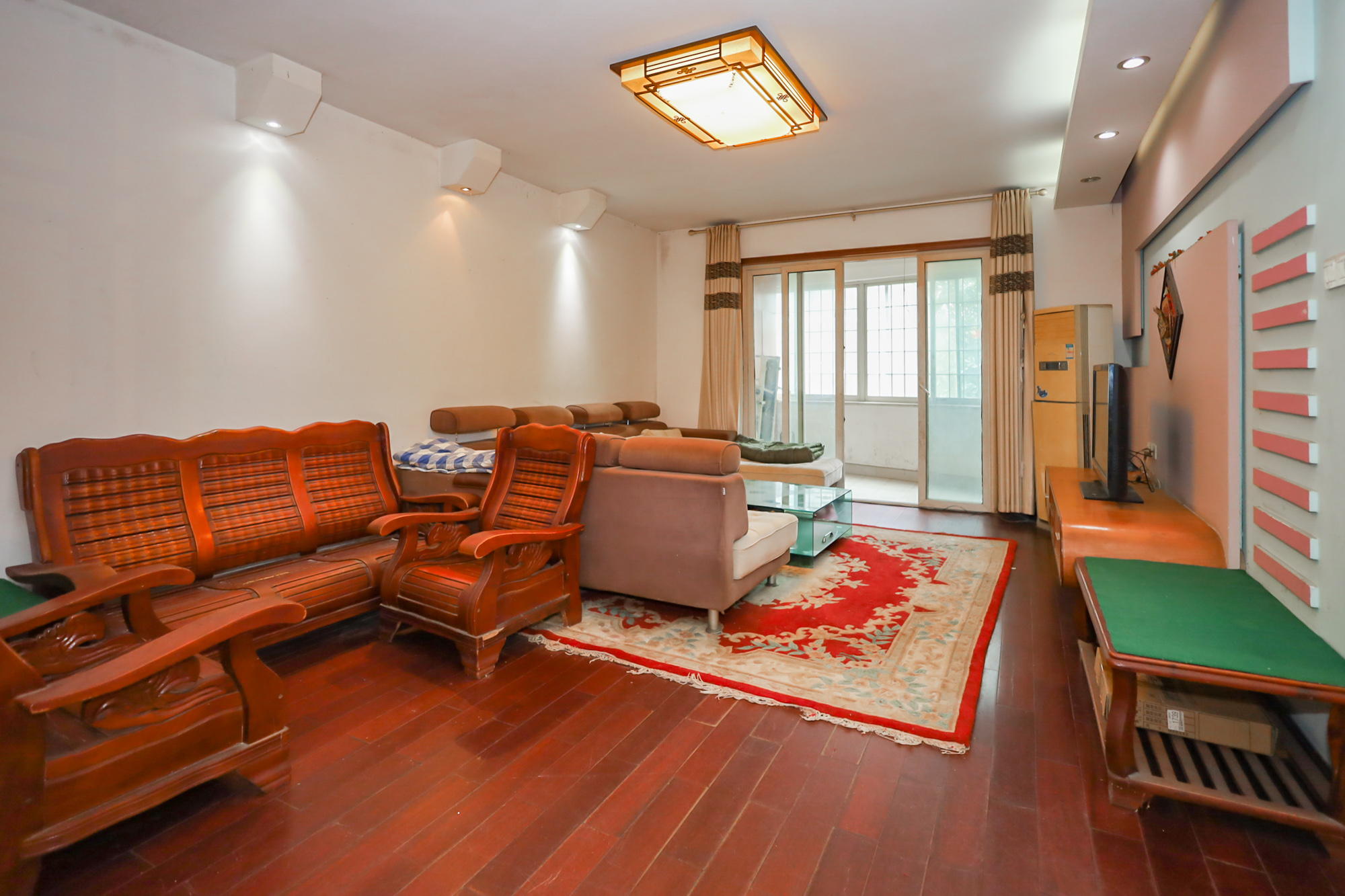 枫树园  3室2厅1卫    92.0万客厅