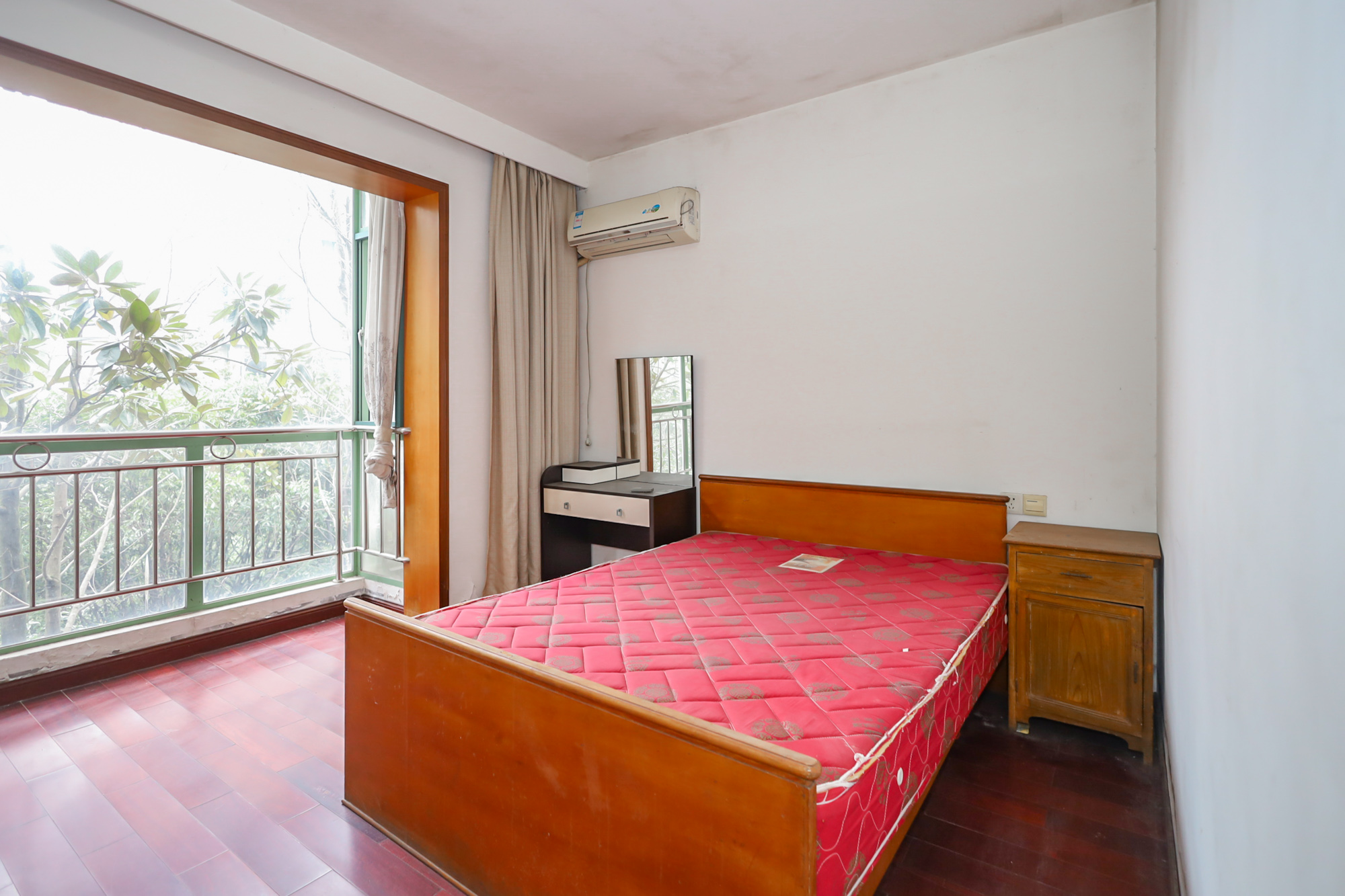 枫树园  3室2厅1卫    92.0万卧室