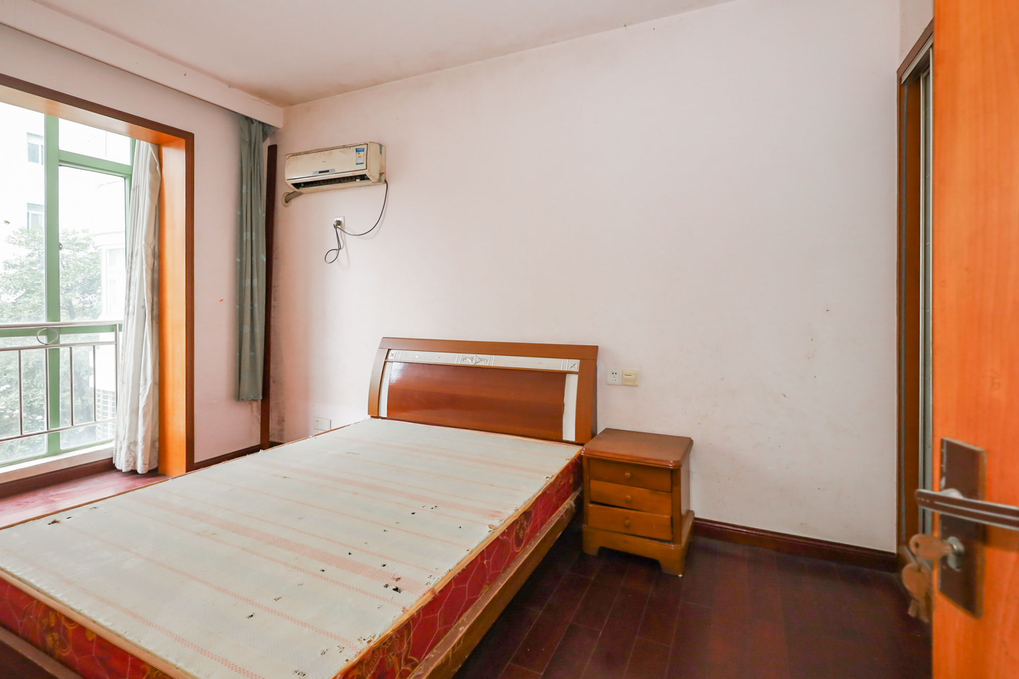 枫树园  3室2厅1卫    92.0万卧室