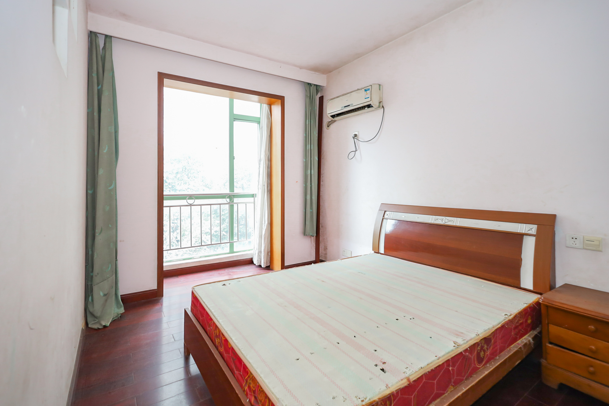 枫树园  3室2厅1卫    92.0万卧室