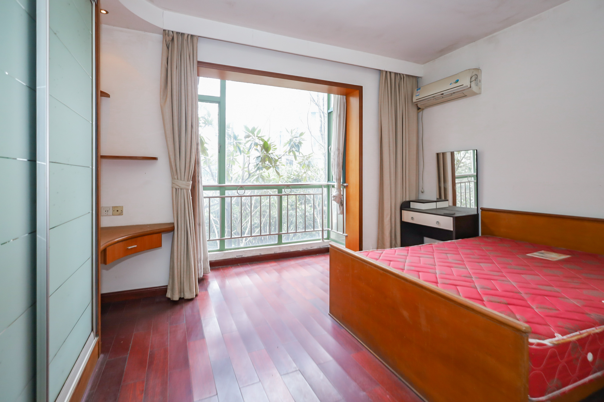 枫树园  3室2厅1卫    92.0万卧室