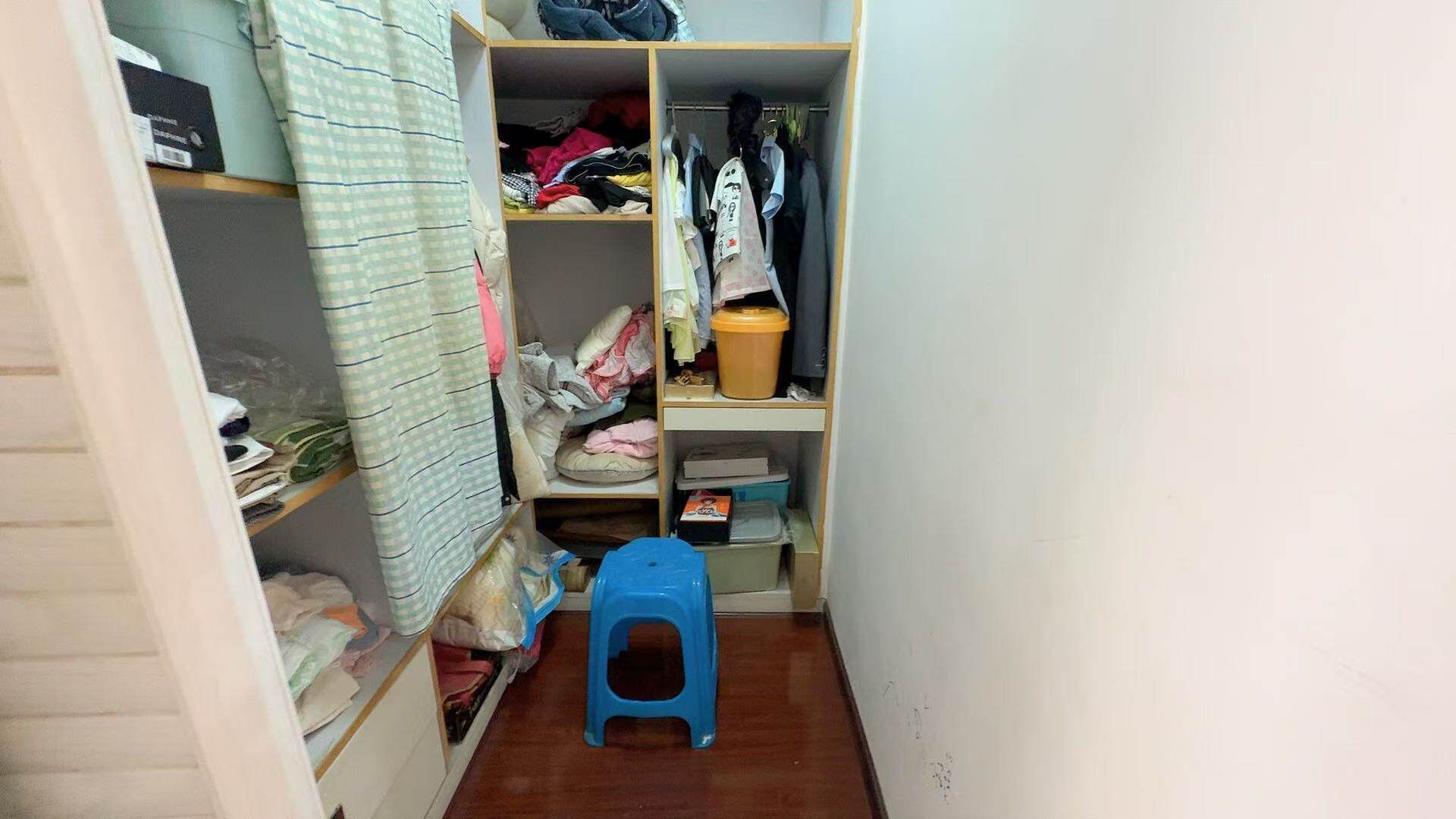 庐山恋  4室2厅2卫   68.00万室内图