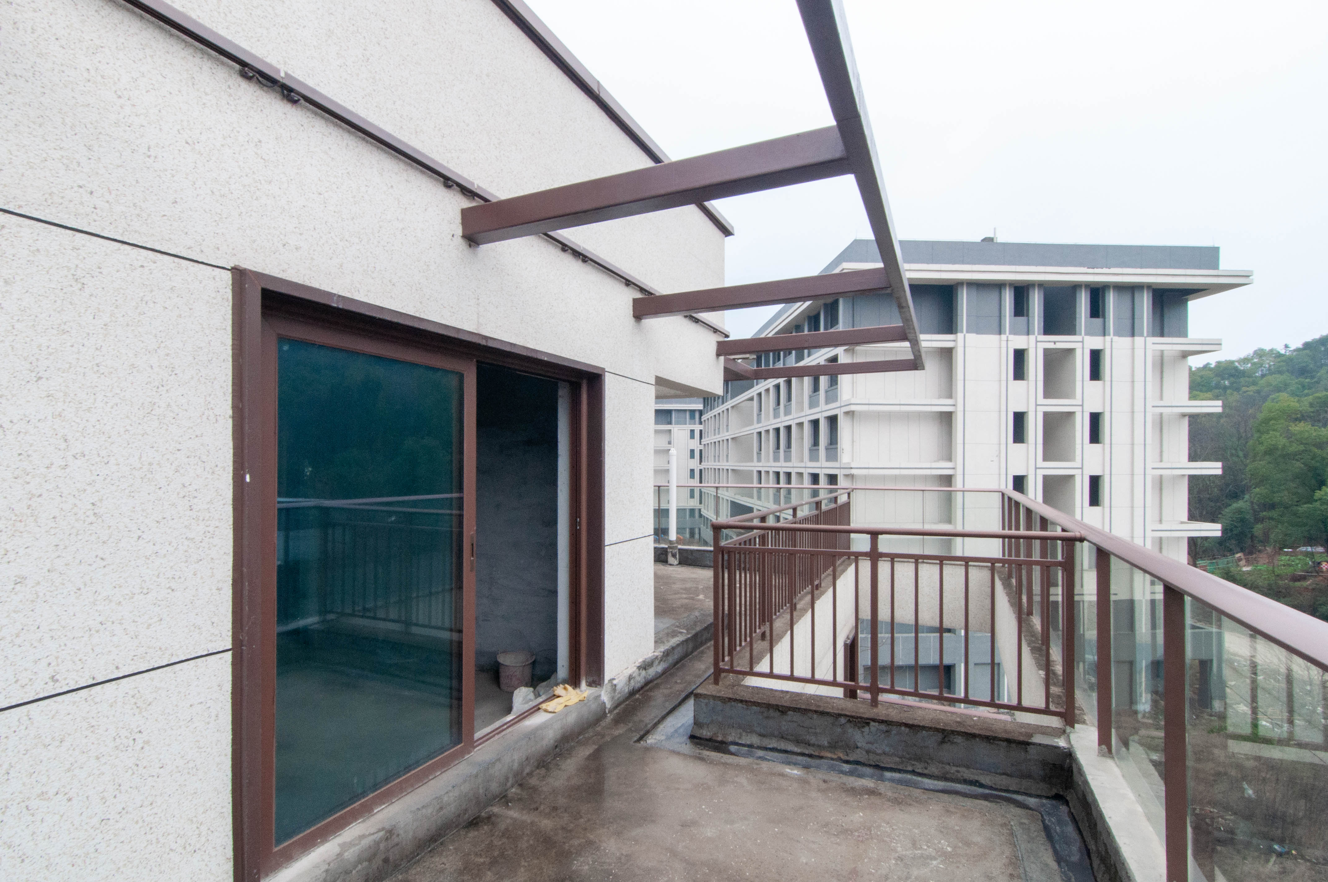 绿地麓湖郡  6室2厅1卫   500.00万其他