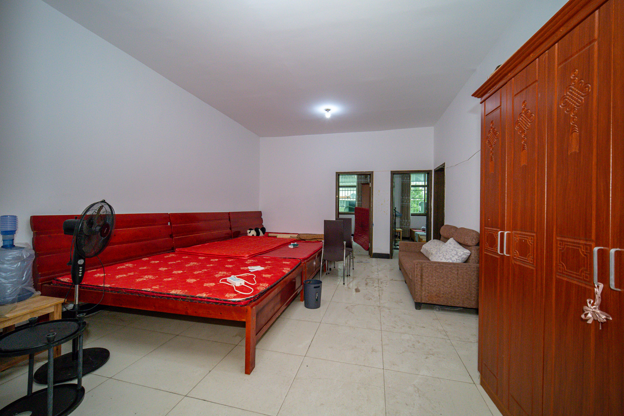 板桥小区 14室6厅10卫 165.0万 板桥小区 14室6厅10卫 165.0万客厅