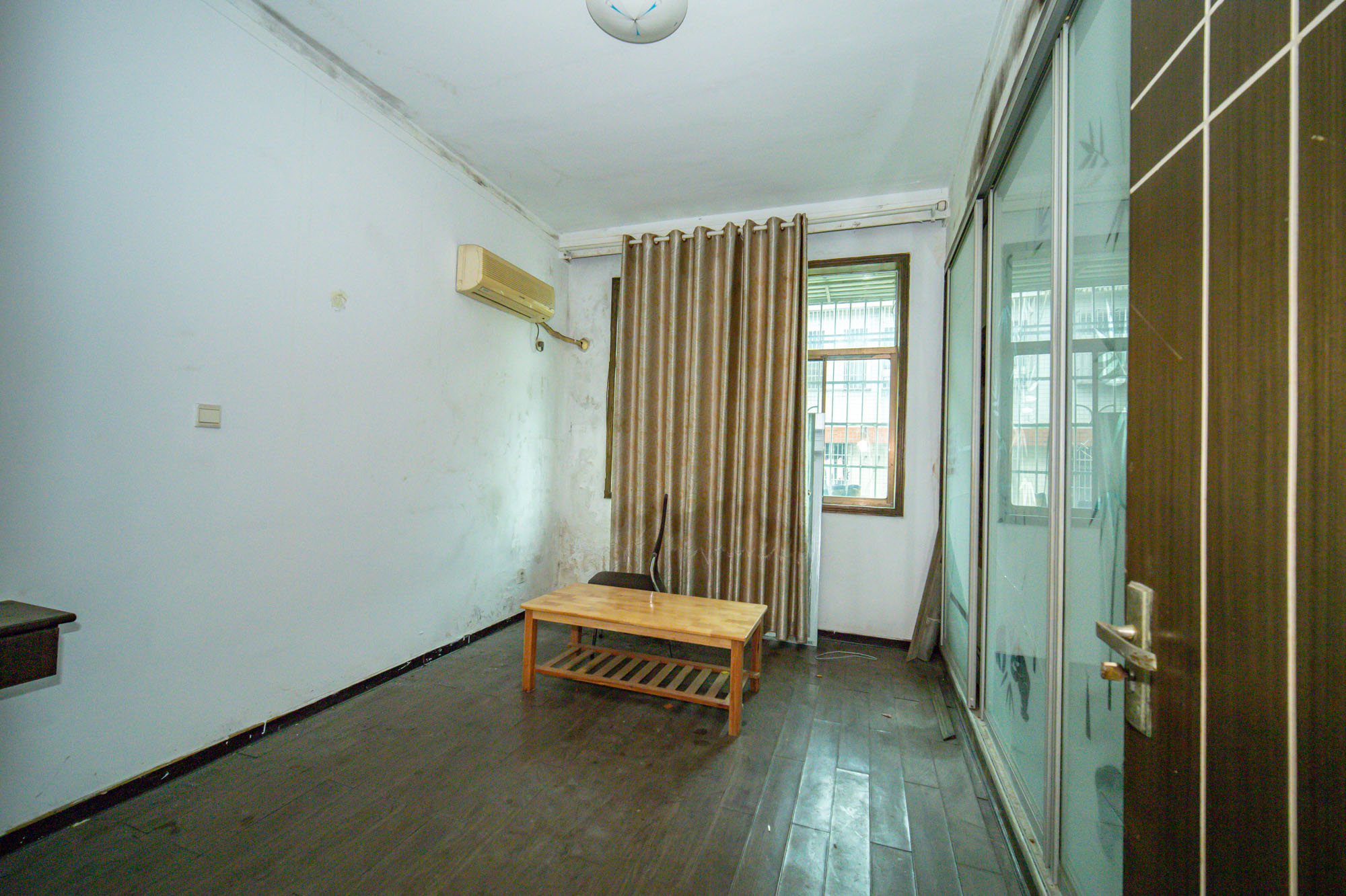 板桥小区 14室6厅10卫 165.0万 板桥小区 14室6厅10卫 165.0万卧室