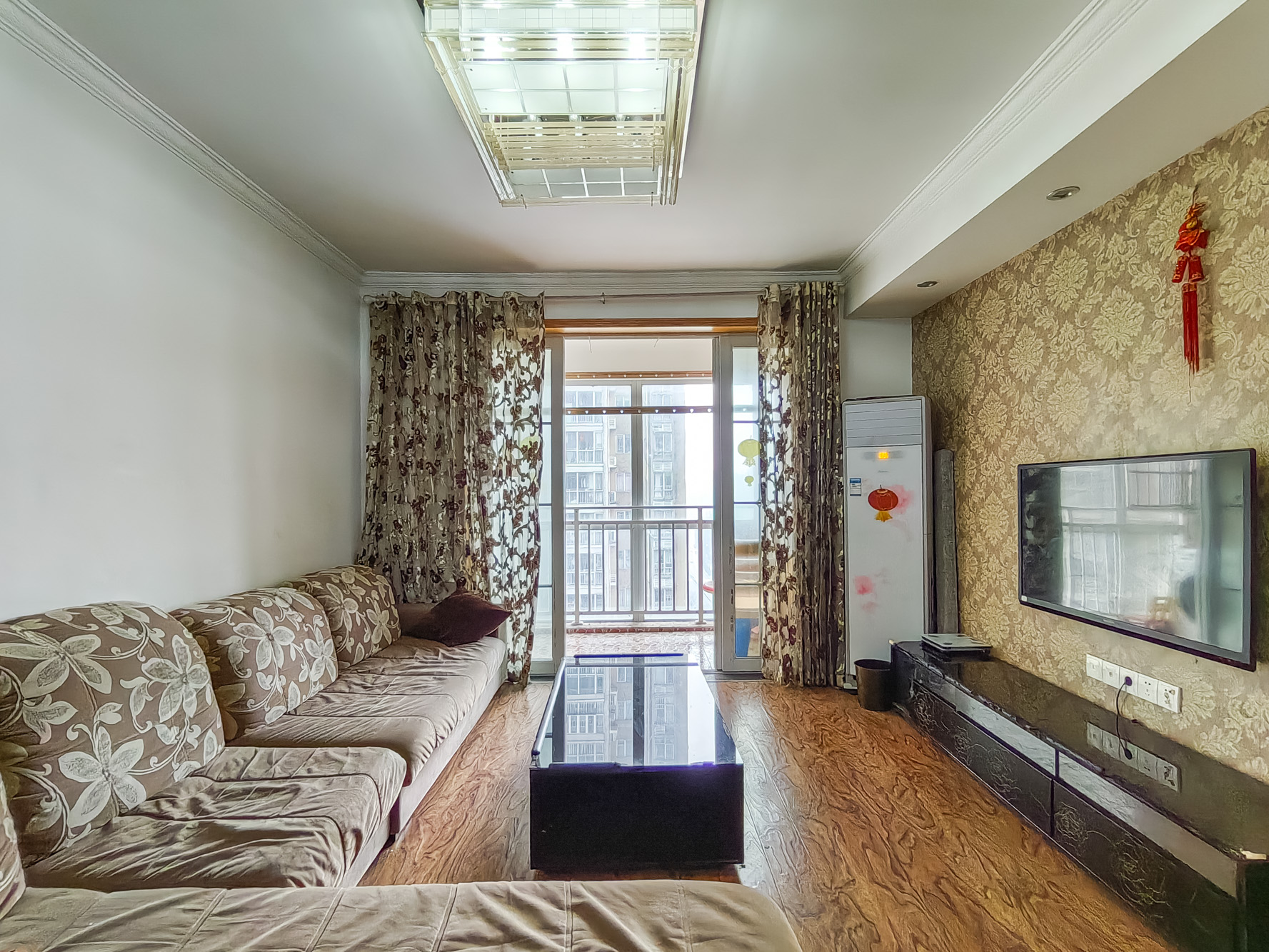 恒广国际景园一二区  2室2厅1卫    52.0万 恒广国际景园一二区  2室2厅1卫    52.0万客厅