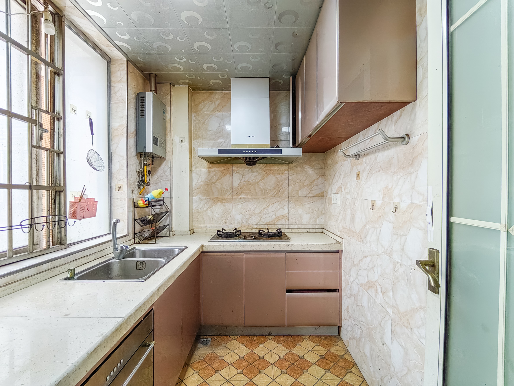 恒广国际景园一二区  2室2厅1卫    52.0万 恒广国际景园一二区  2室2厅1卫    52.0万厨房