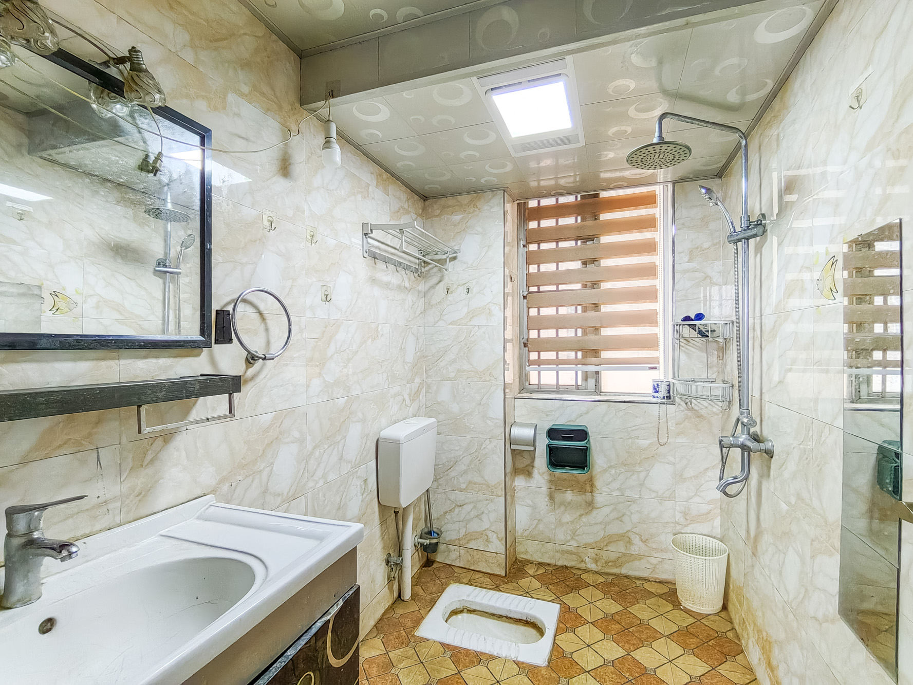 恒广国际景园一二区  2室2厅1卫    52.0万 恒广国际景园一二区  2室2厅1卫    52.0万卫生间