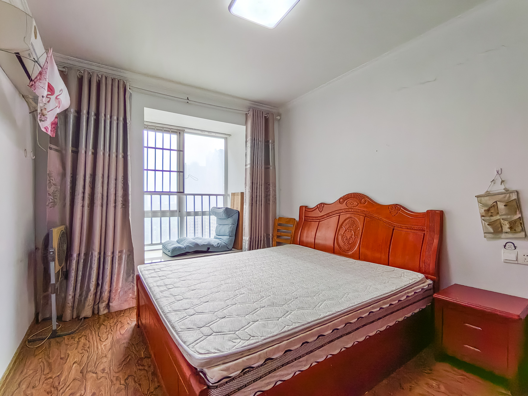 恒广国际景园一二区  2室2厅1卫    52.0万 恒广国际景园一二区  2室2厅1卫    52.0万卧室